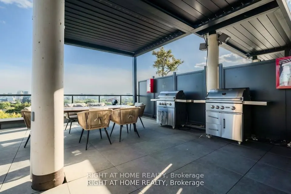 897 College Street W, #416