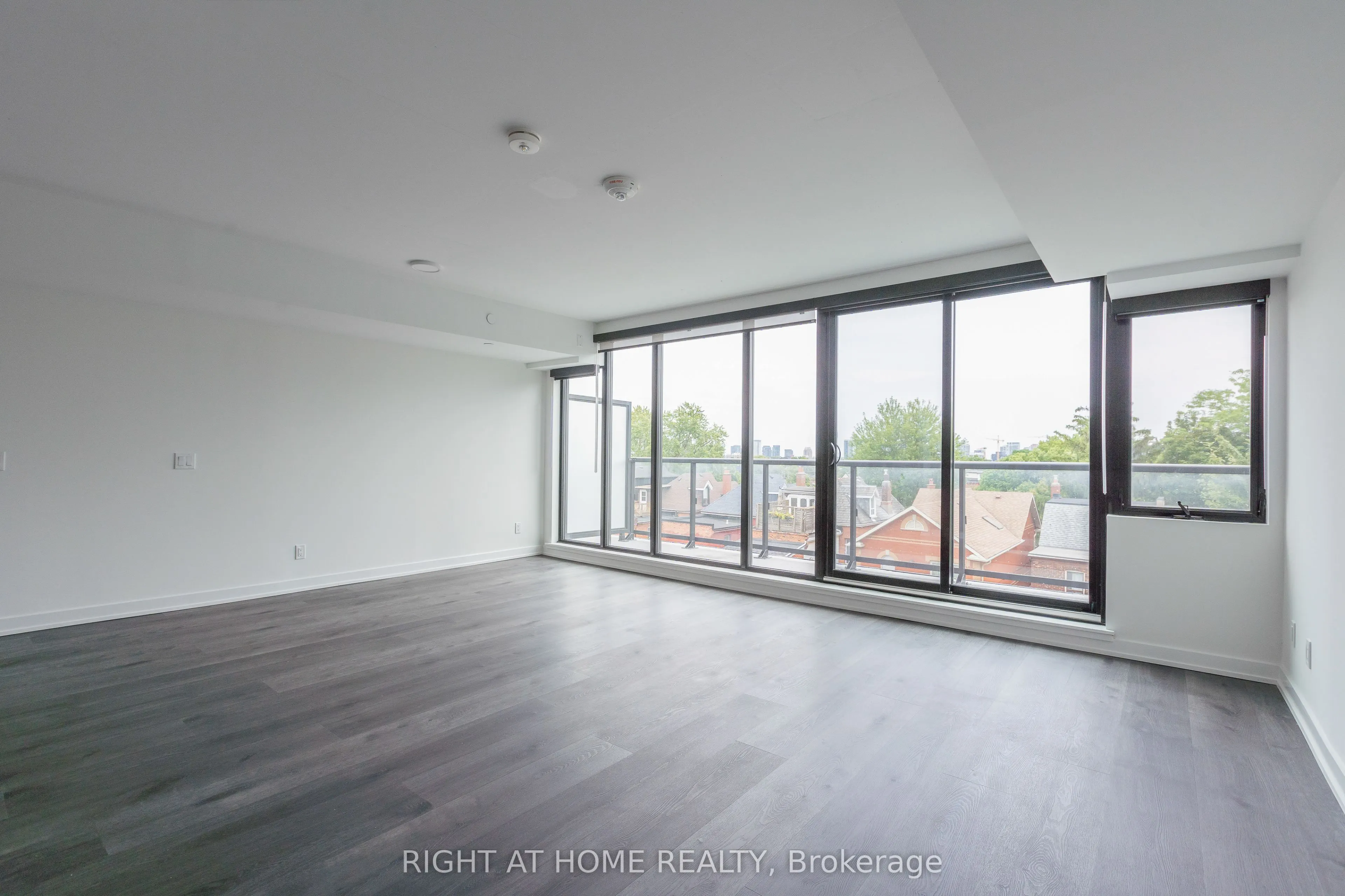 897 College Street W, #416