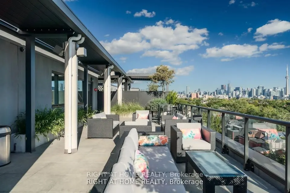 897 College Street W, #416