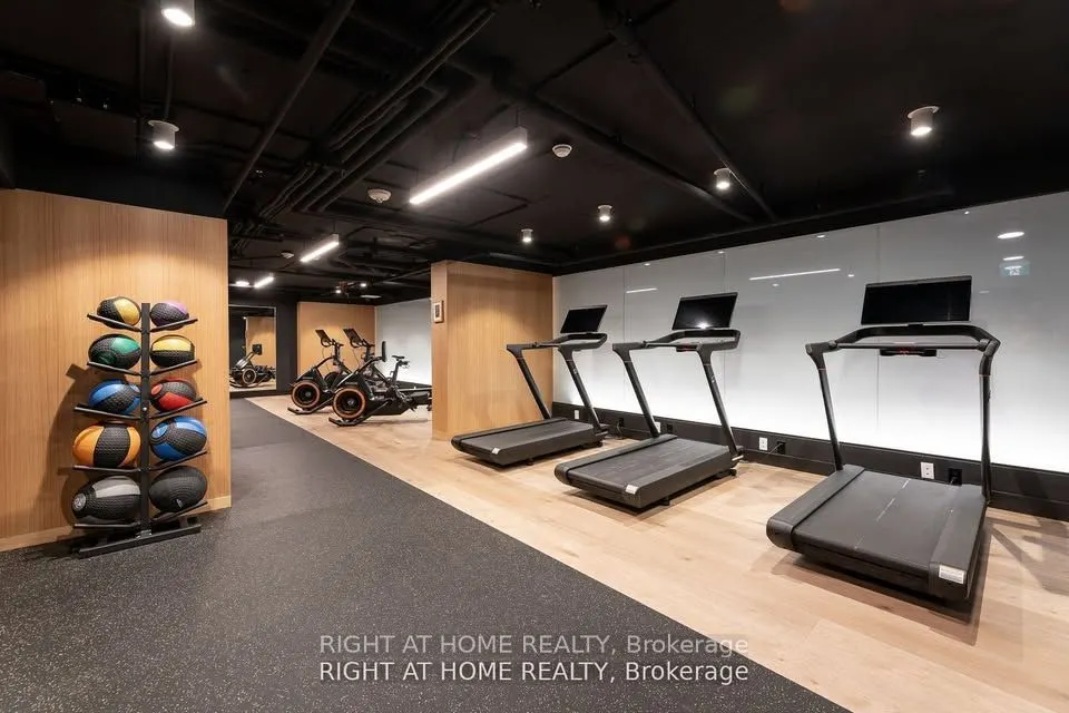 897 College Street W, #416