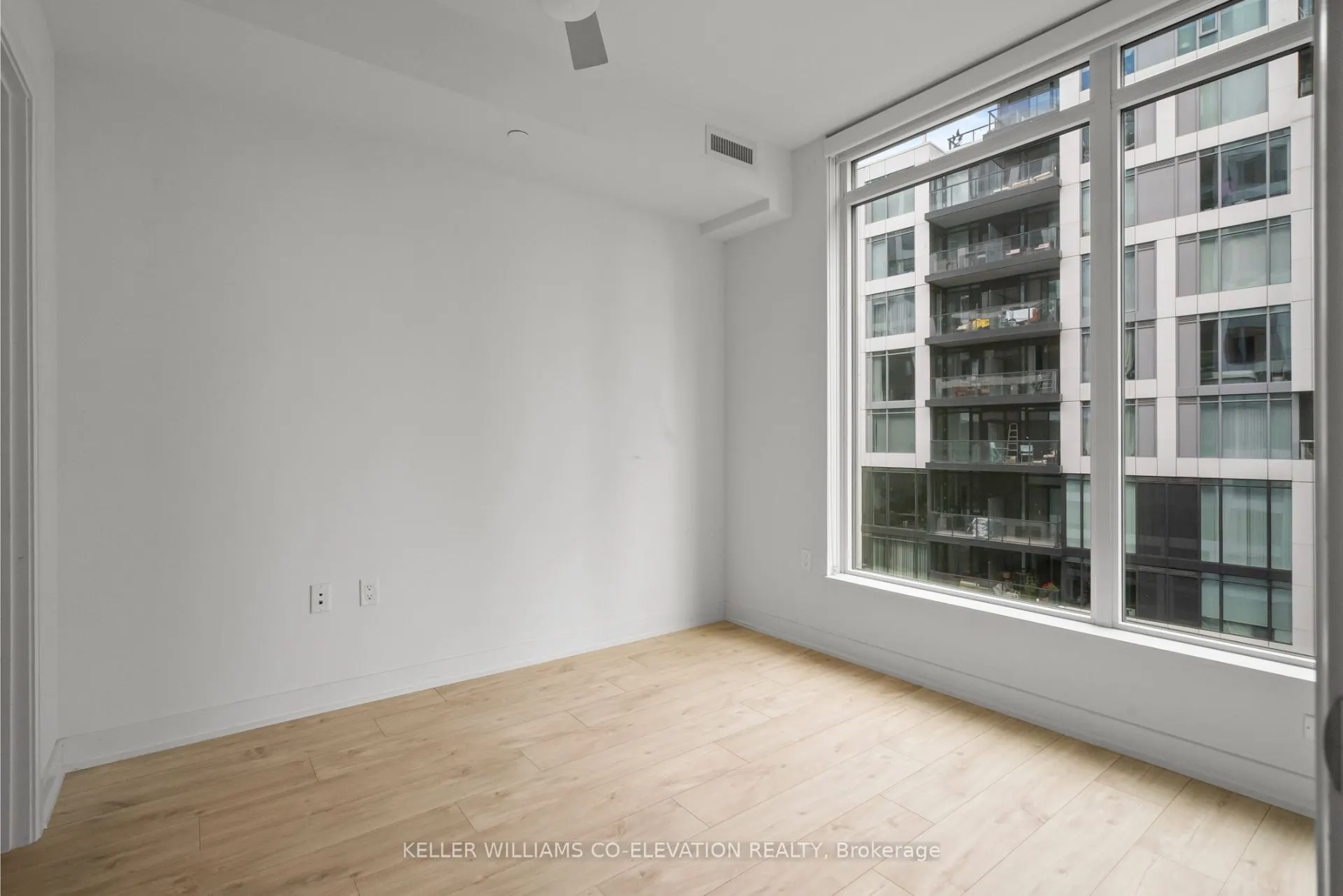 27 Bathurst Street, #911