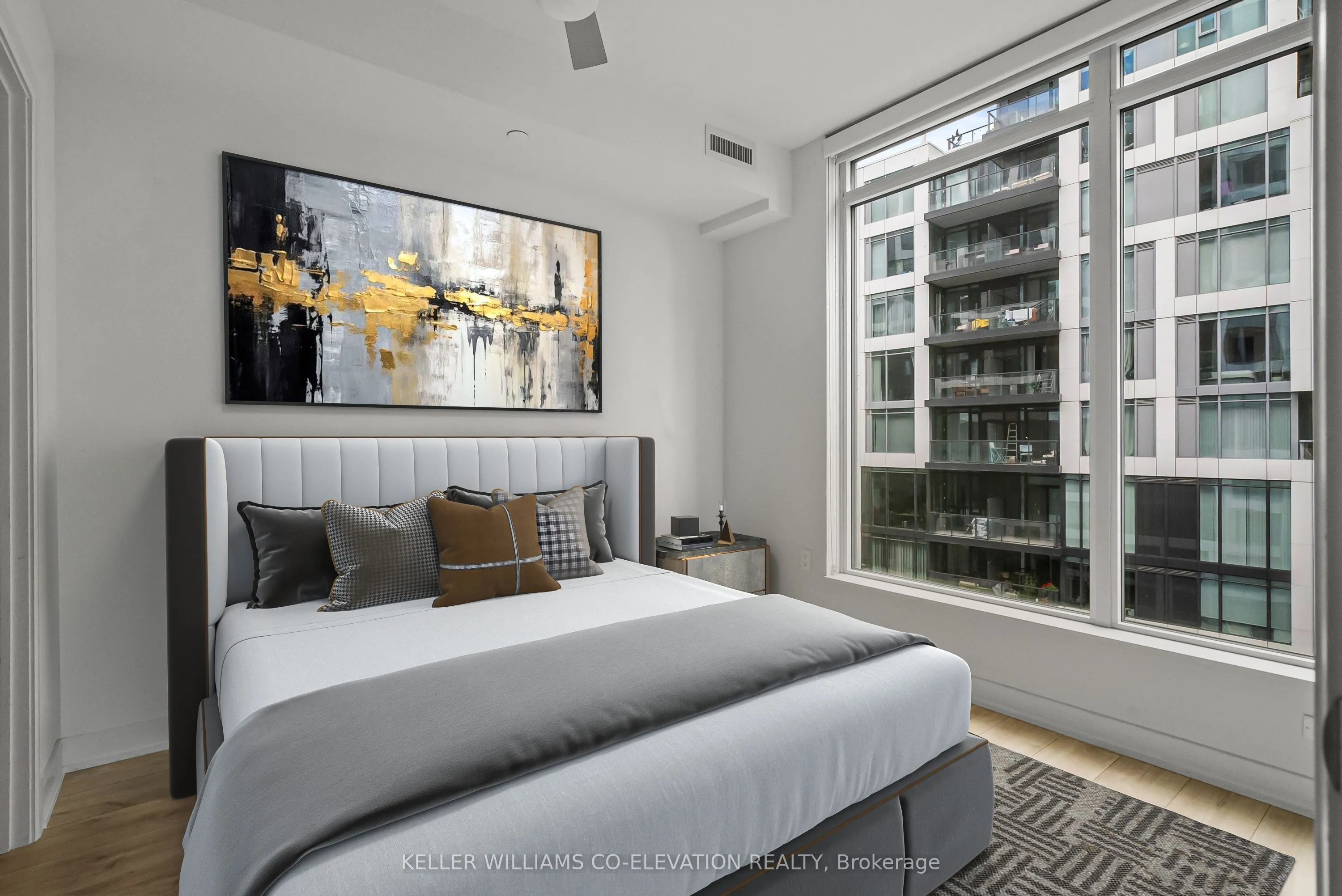 27 Bathurst Street, #911