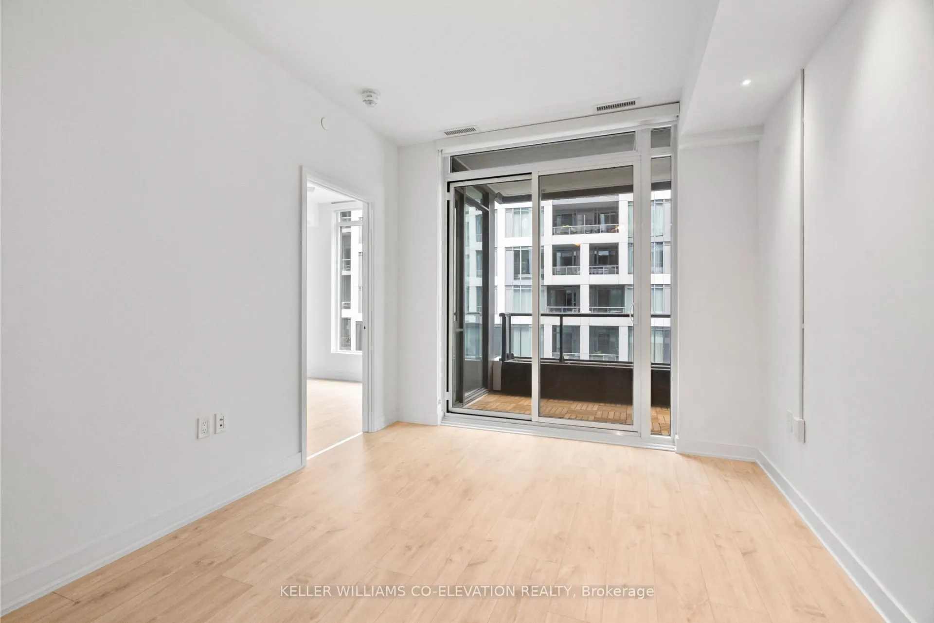 27 Bathurst Street, #911