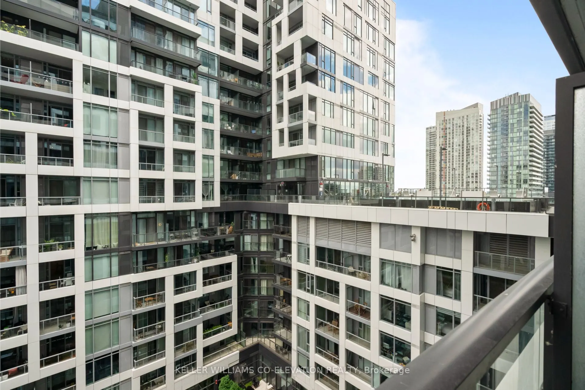 27 Bathurst Street, #911