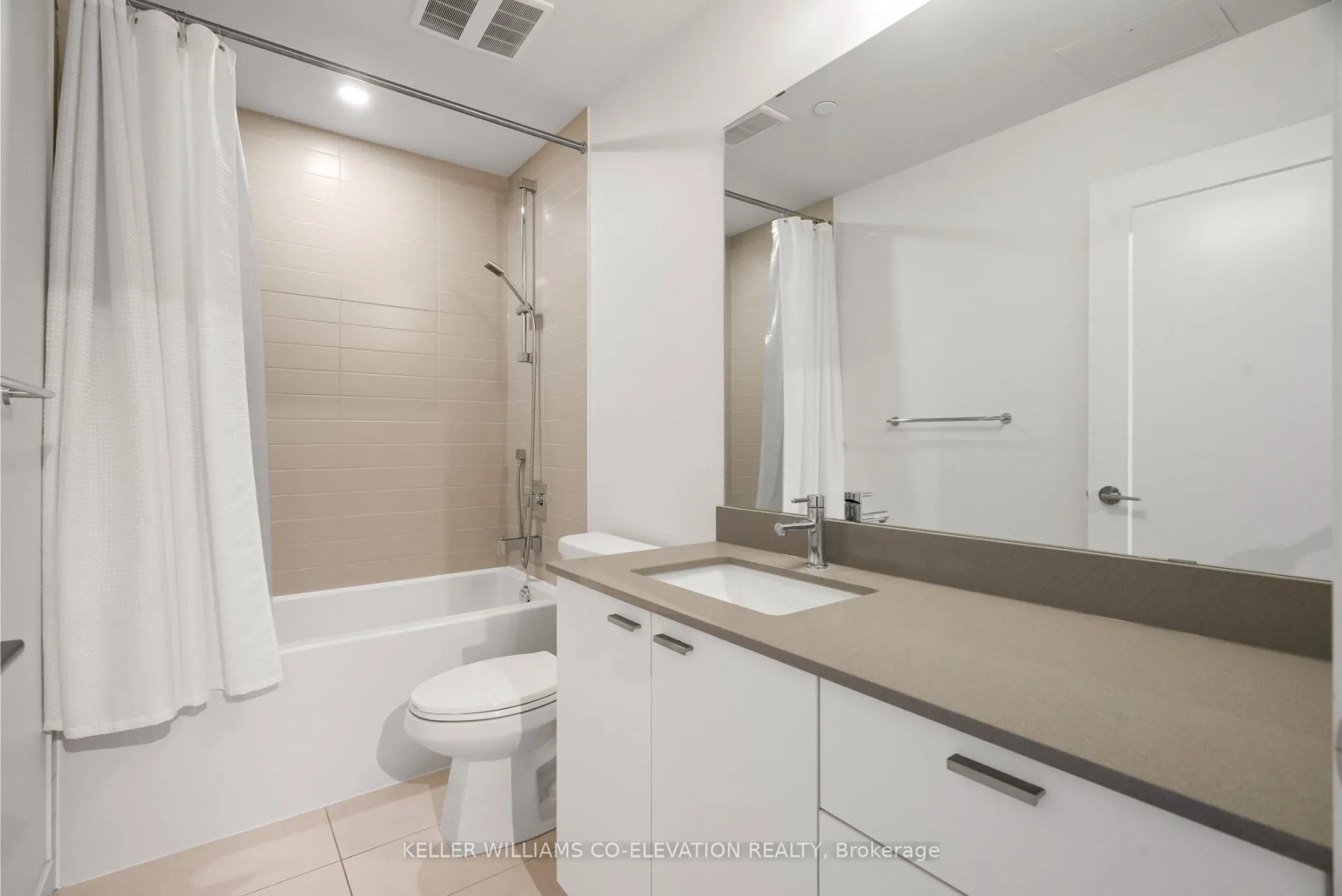 27 Bathurst Street, #911