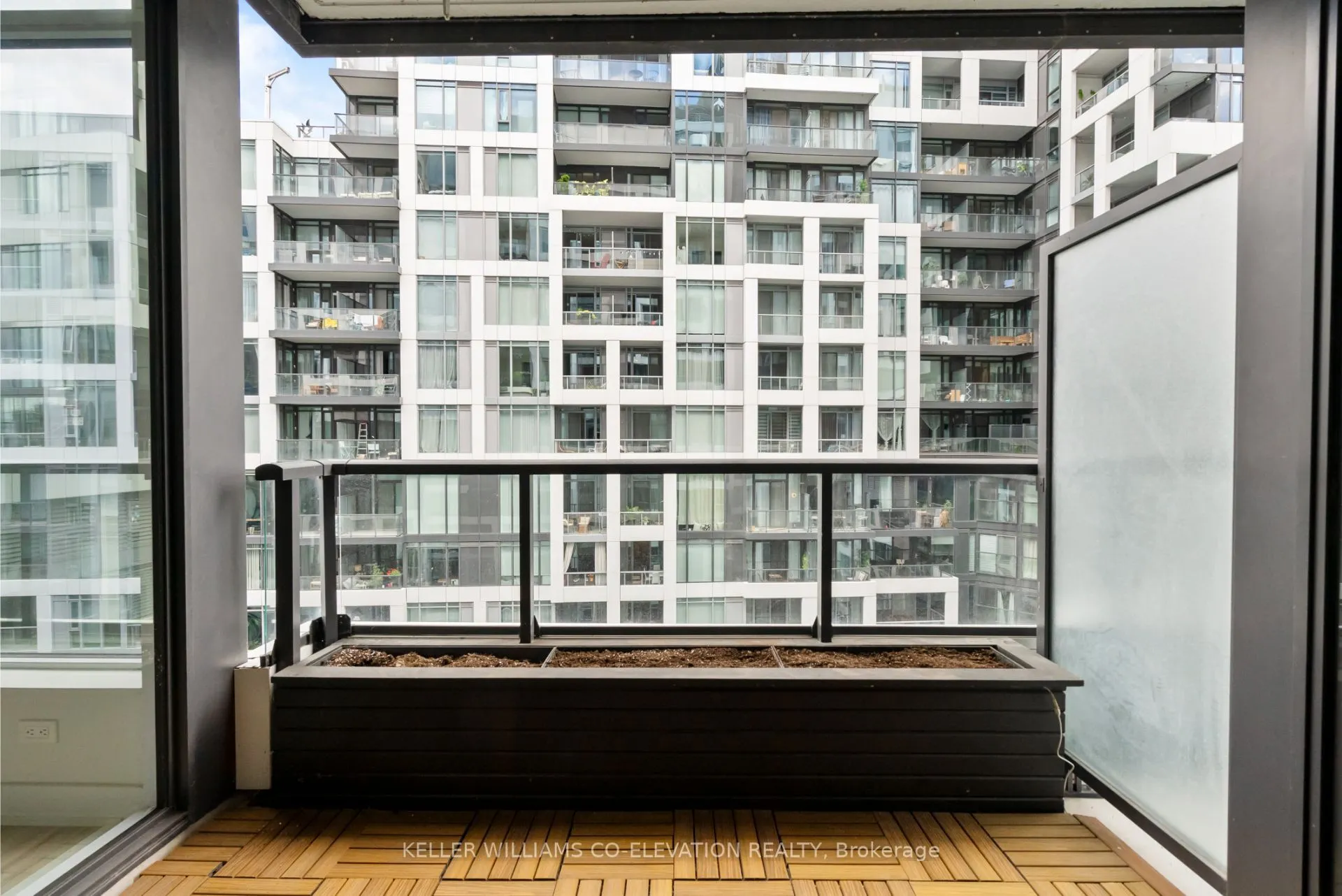 27 Bathurst Street, #911
