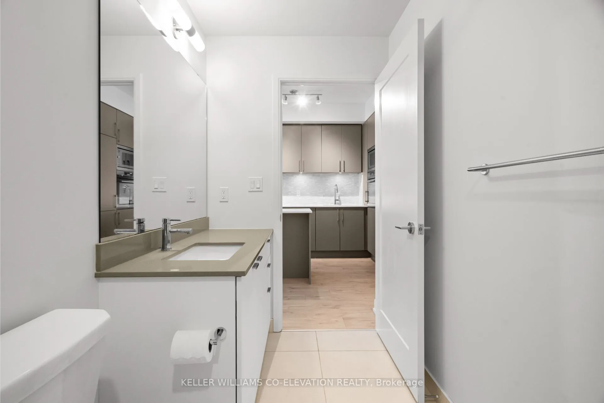 27 Bathurst Street, #911