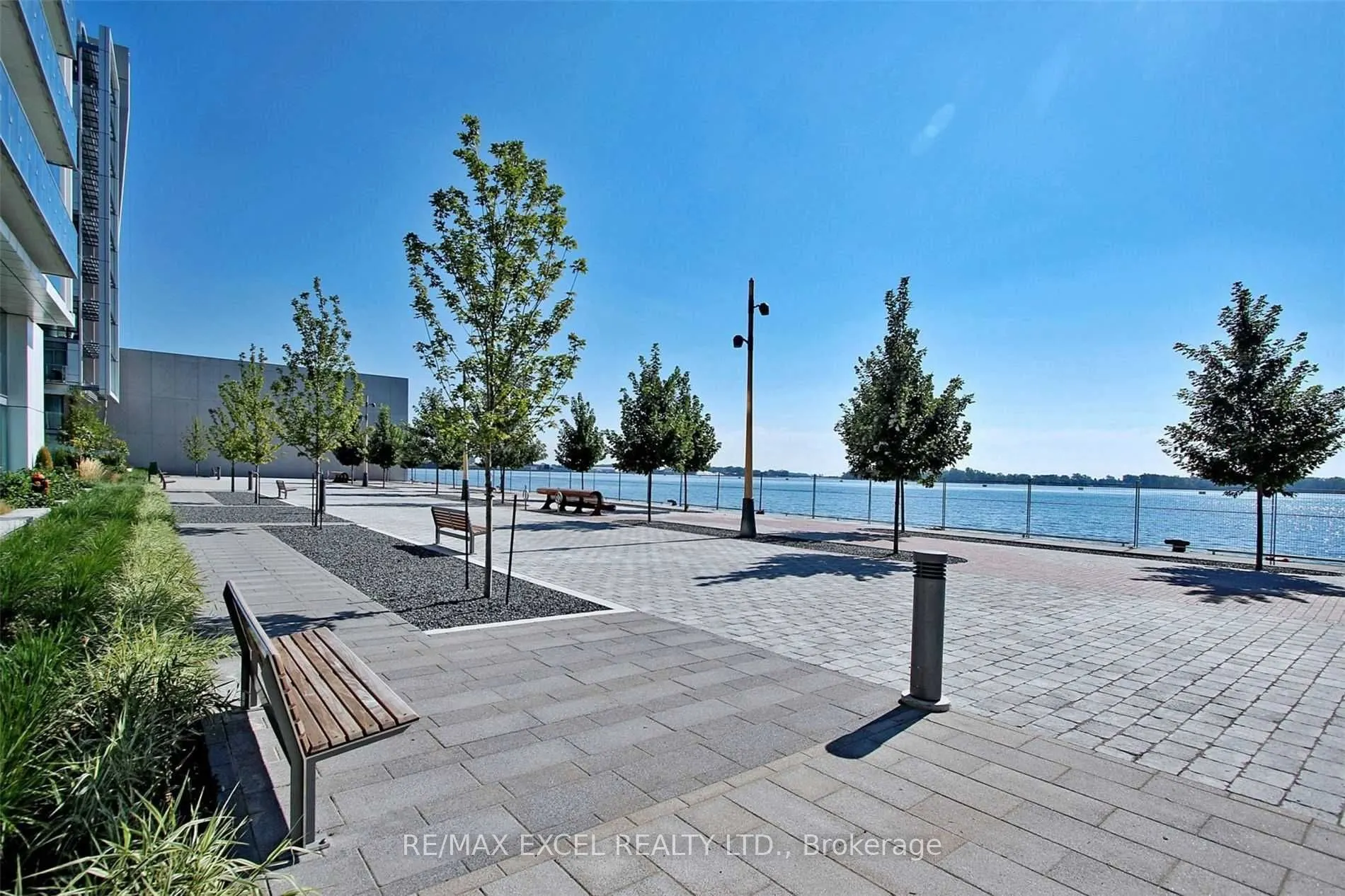 39 Queens Quay E, #723