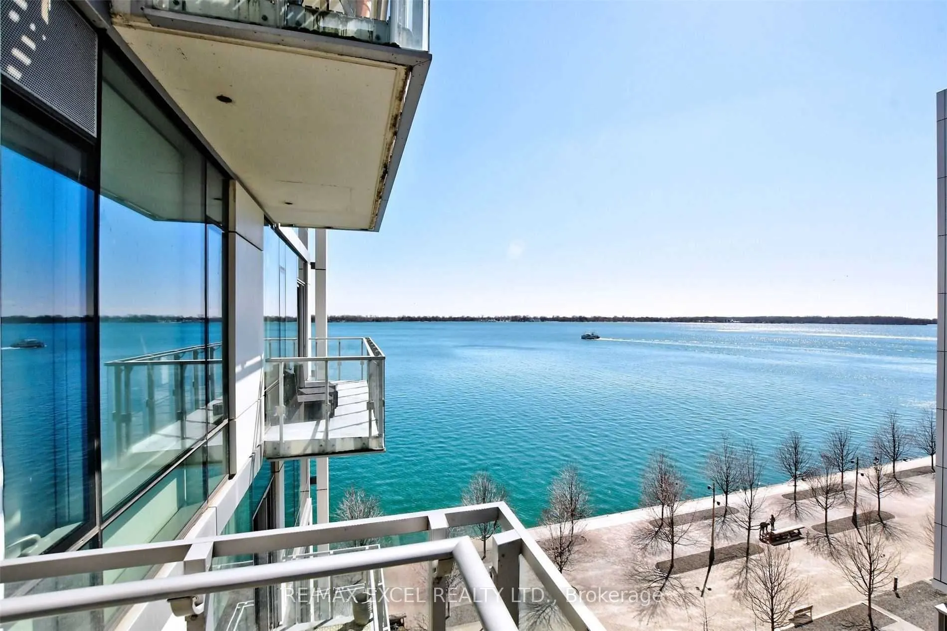 39 Queens Quay E, #723
