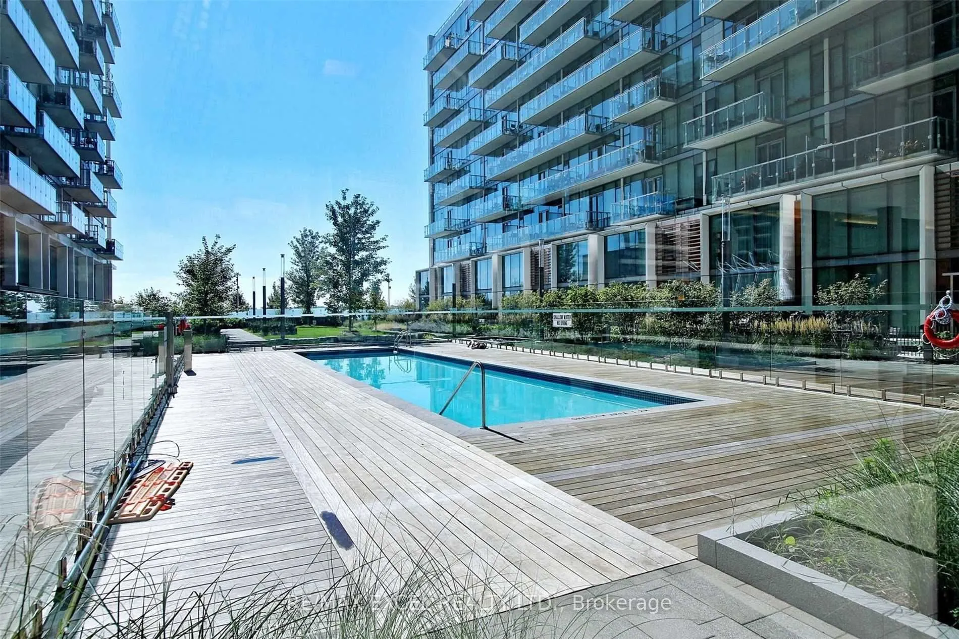 39 Queens Quay E, #723