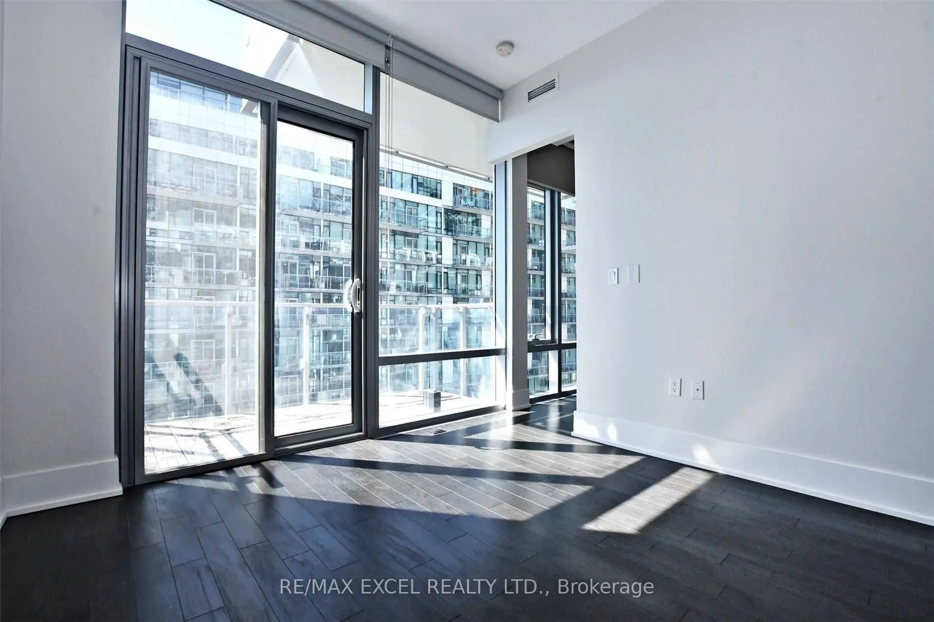 39 Queens Quay E, #723