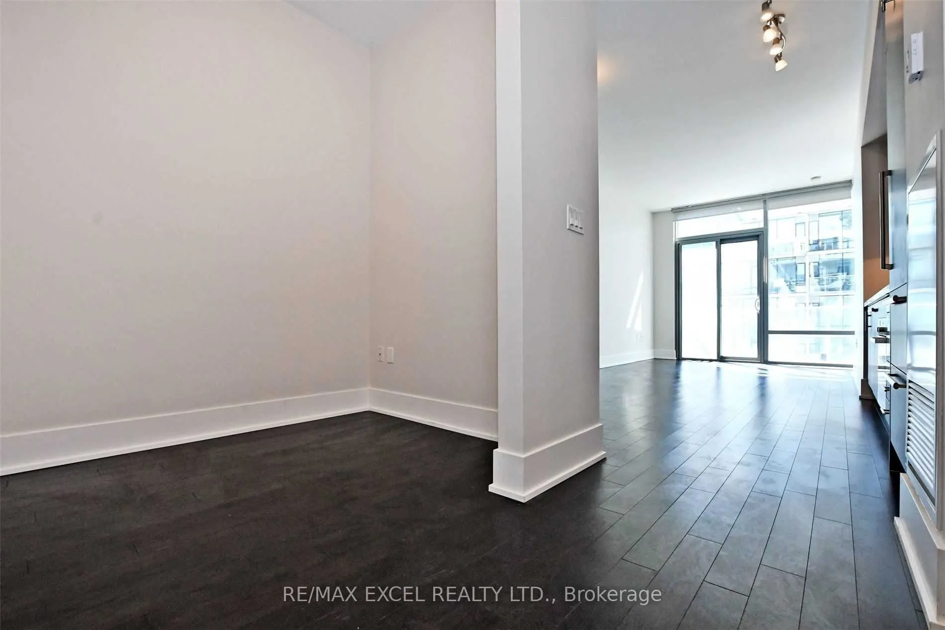 39 Queens Quay E, #723
