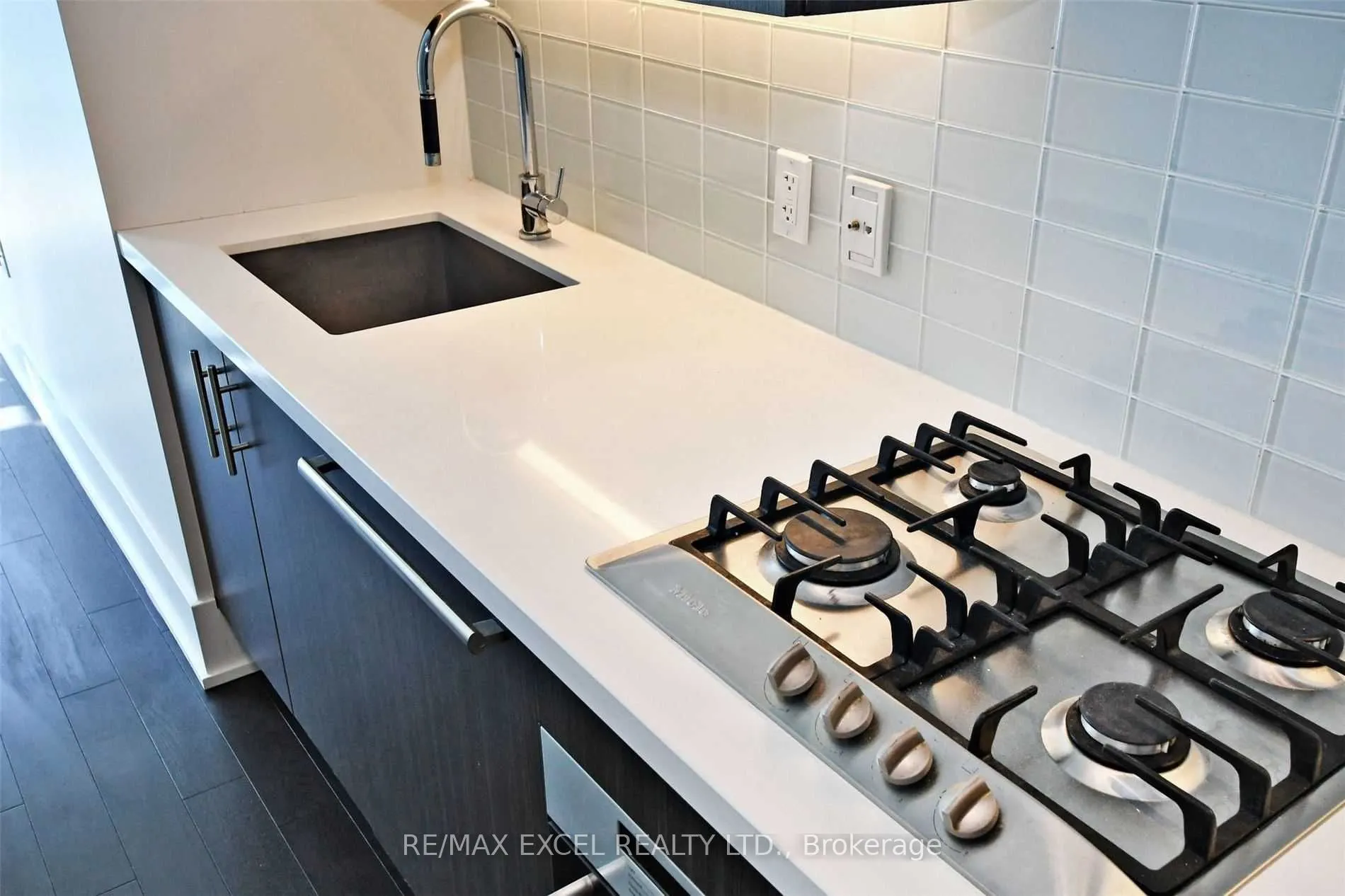 39 Queens Quay E, #723