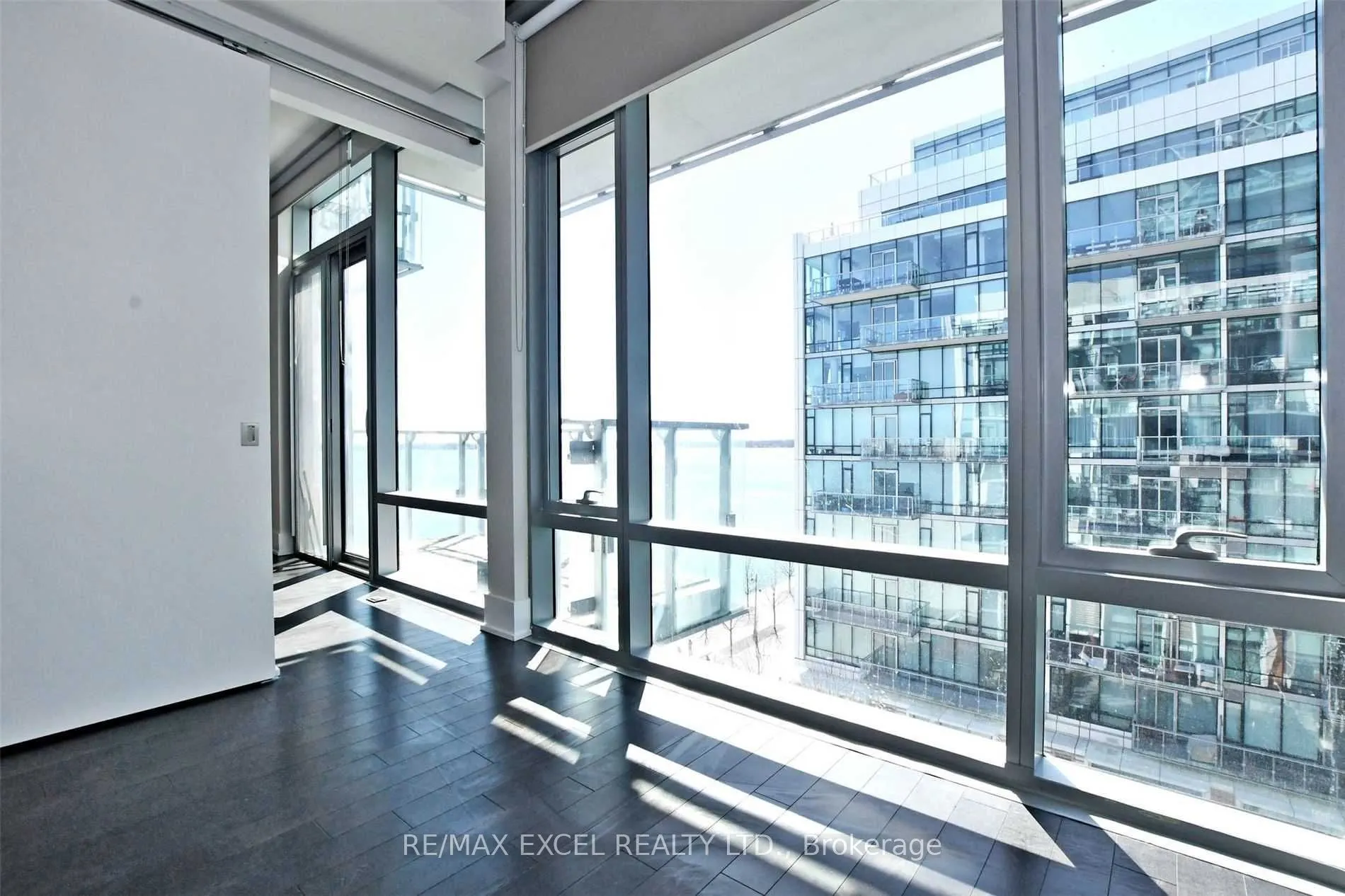 39 Queens Quay E, #723