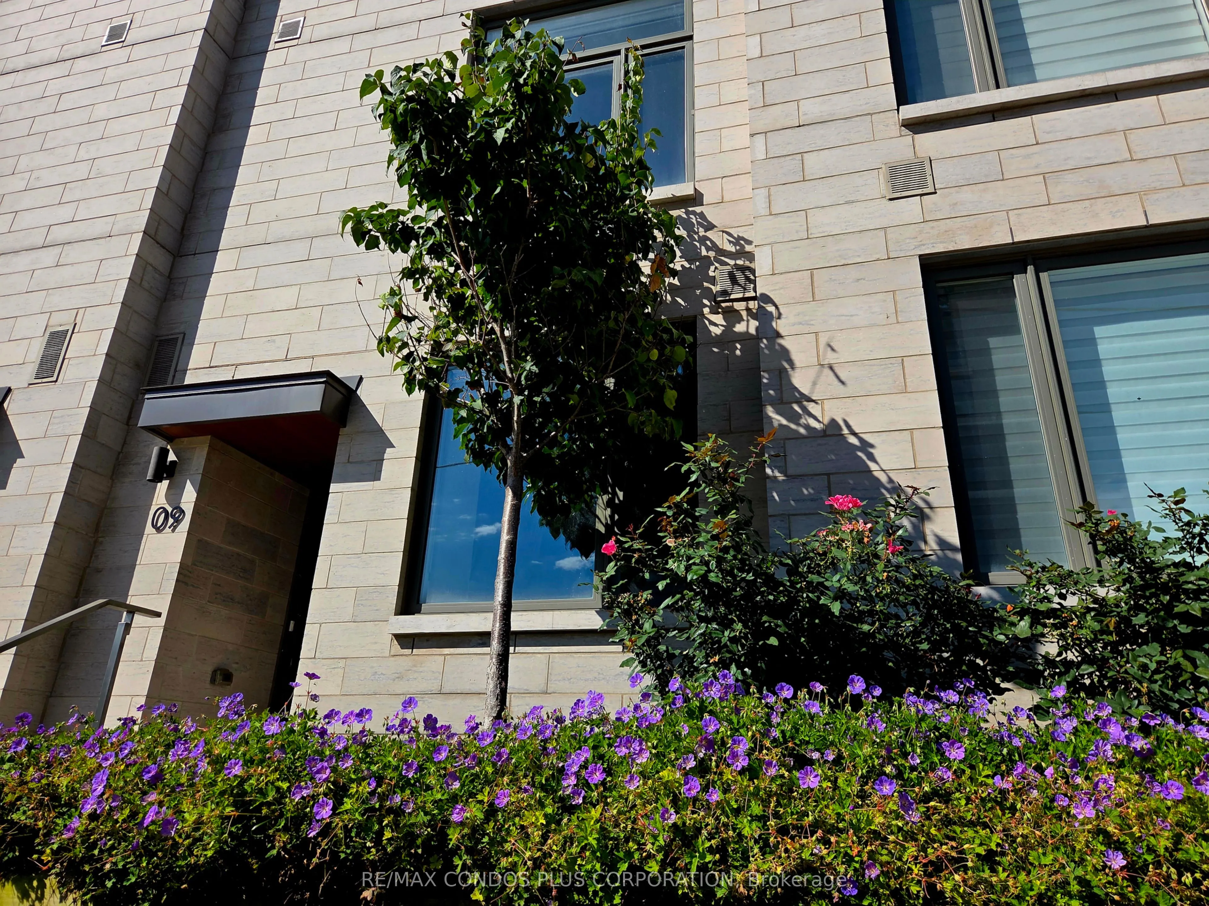 270 Davenport Road, #9