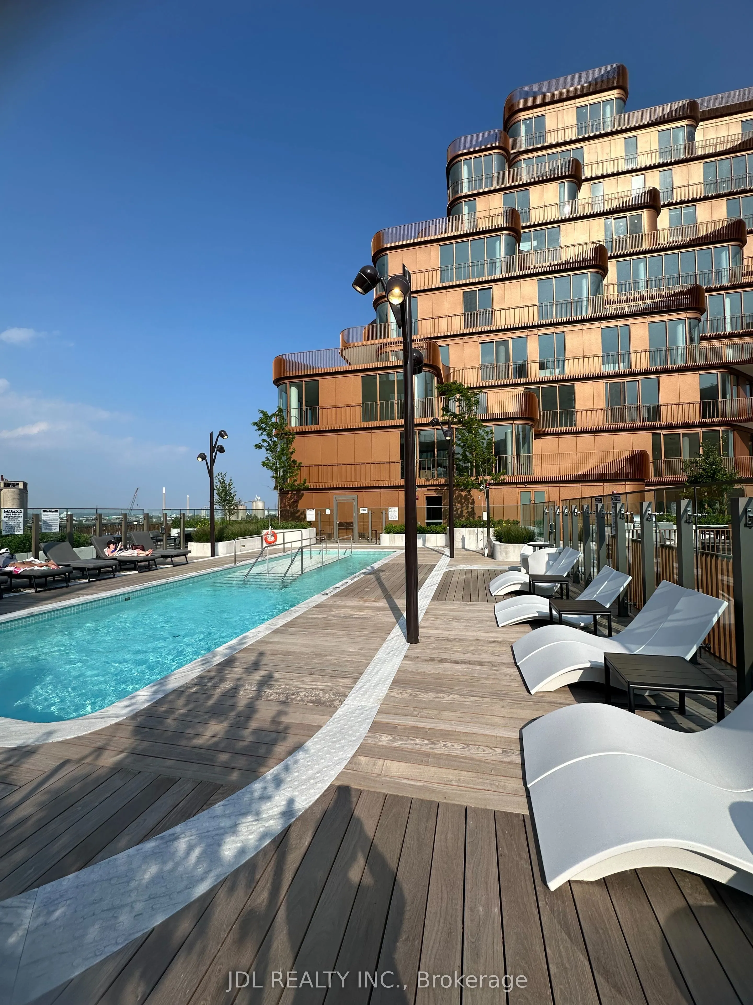 155 Merchants' Wharf, #625