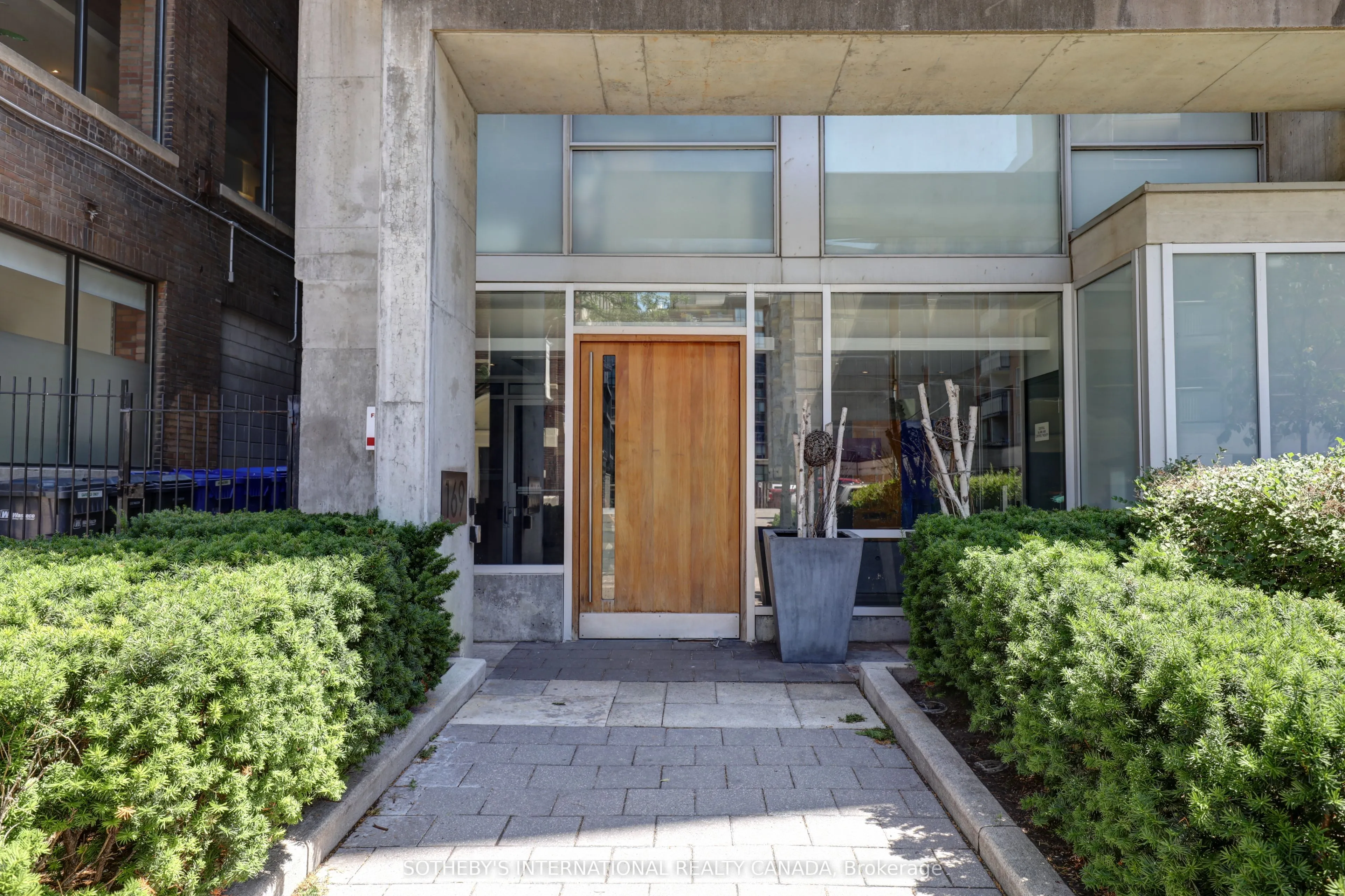 169 John Street, #804