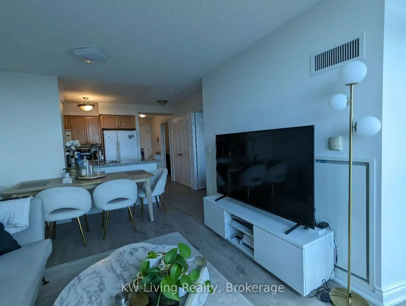 15 Greenview Avenue, #909