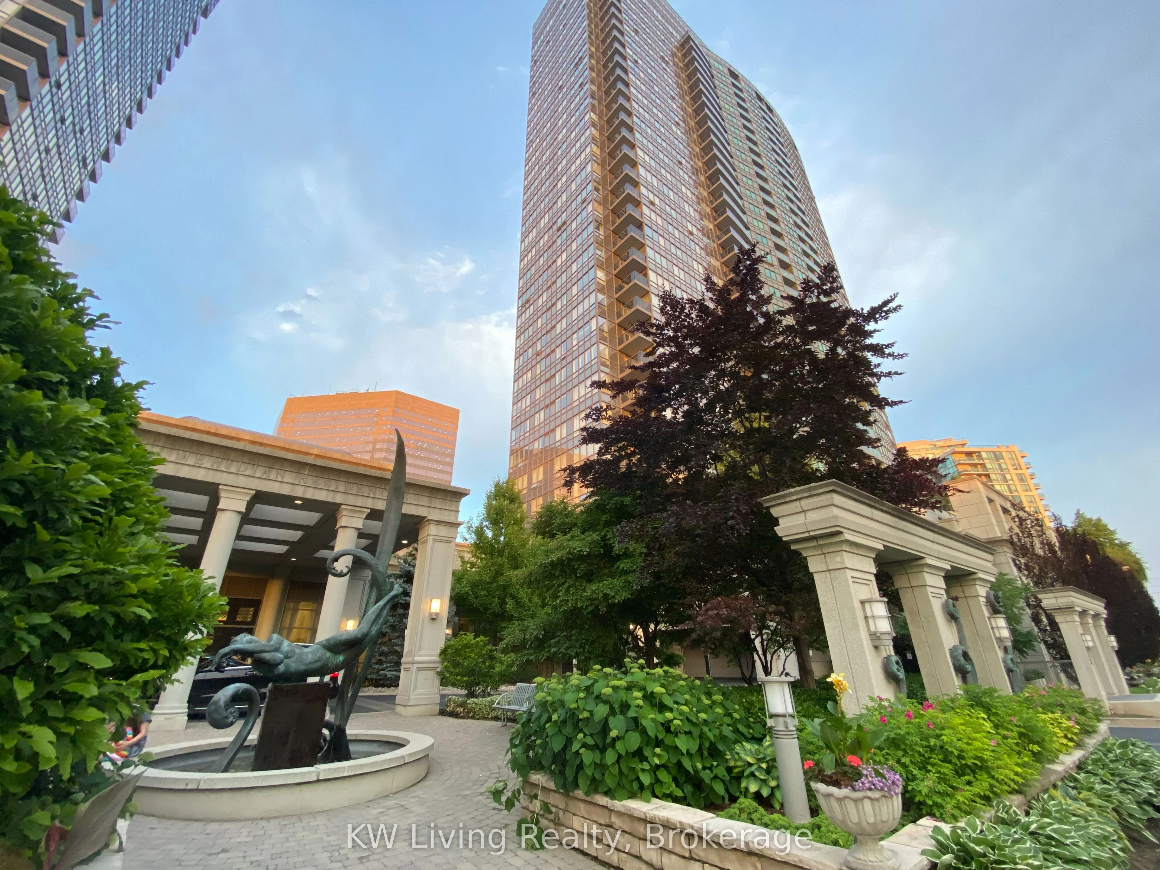 15 Greenview Avenue, #909