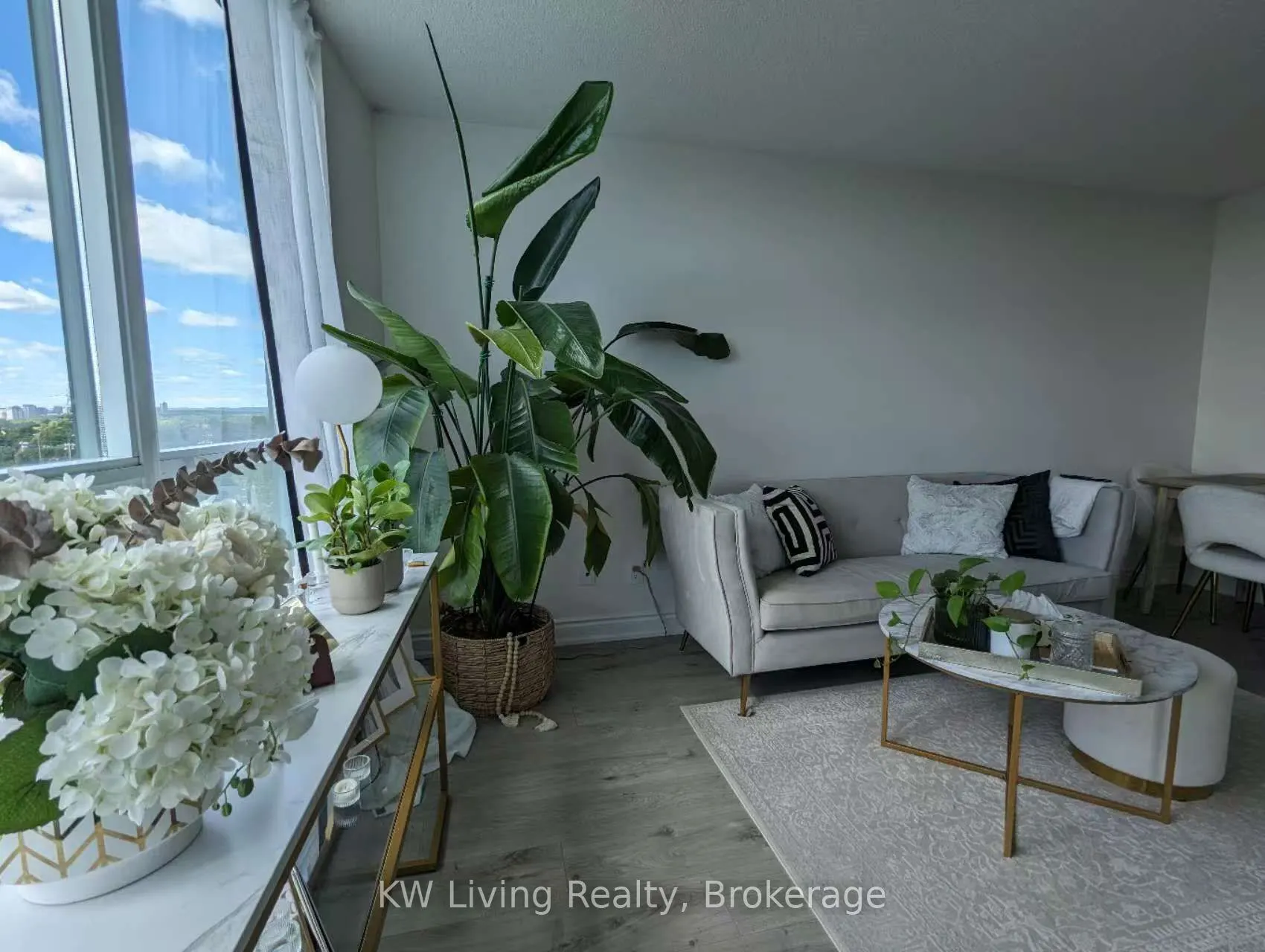15 Greenview Avenue, #909