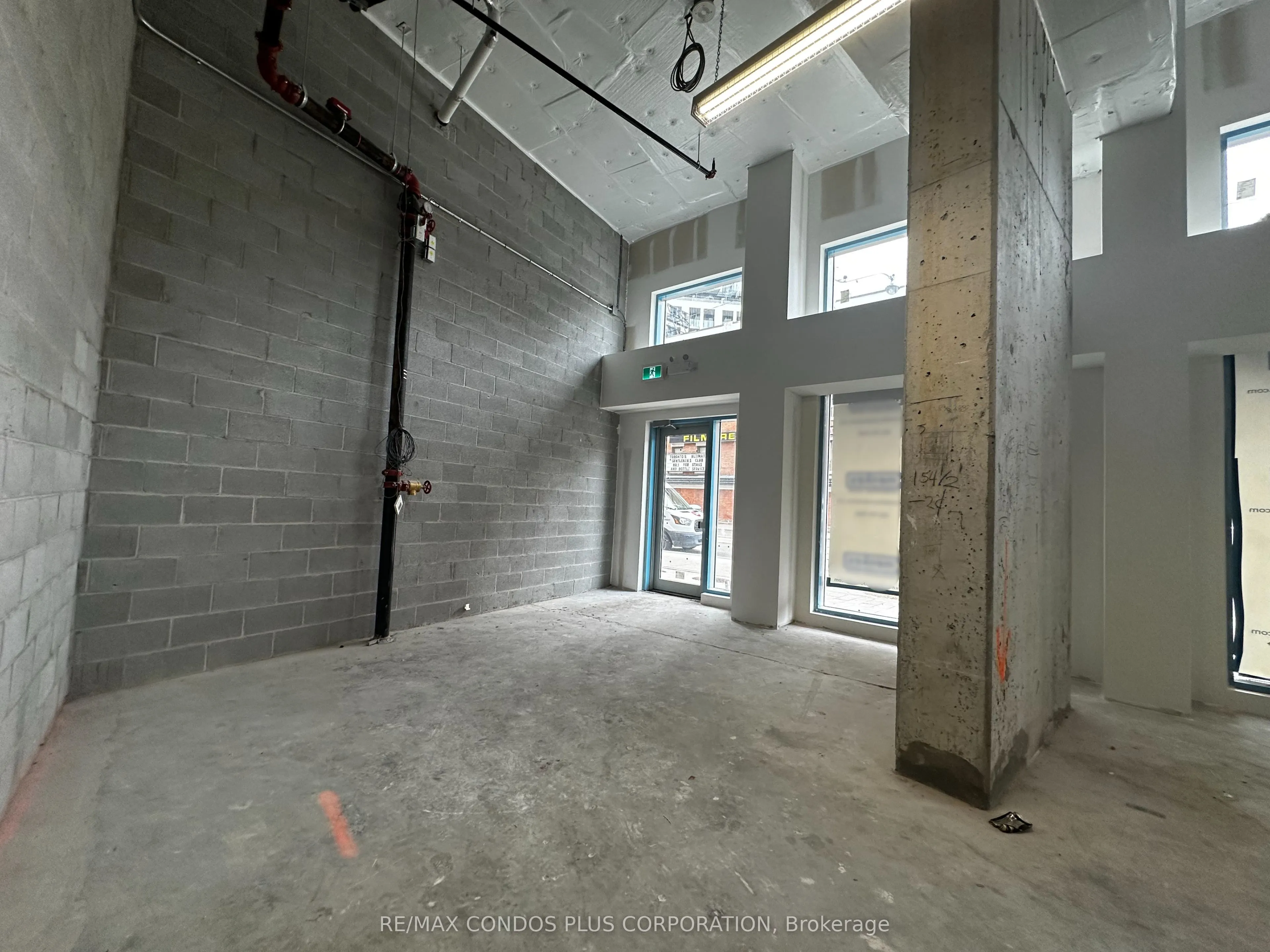231 Dundas Street E