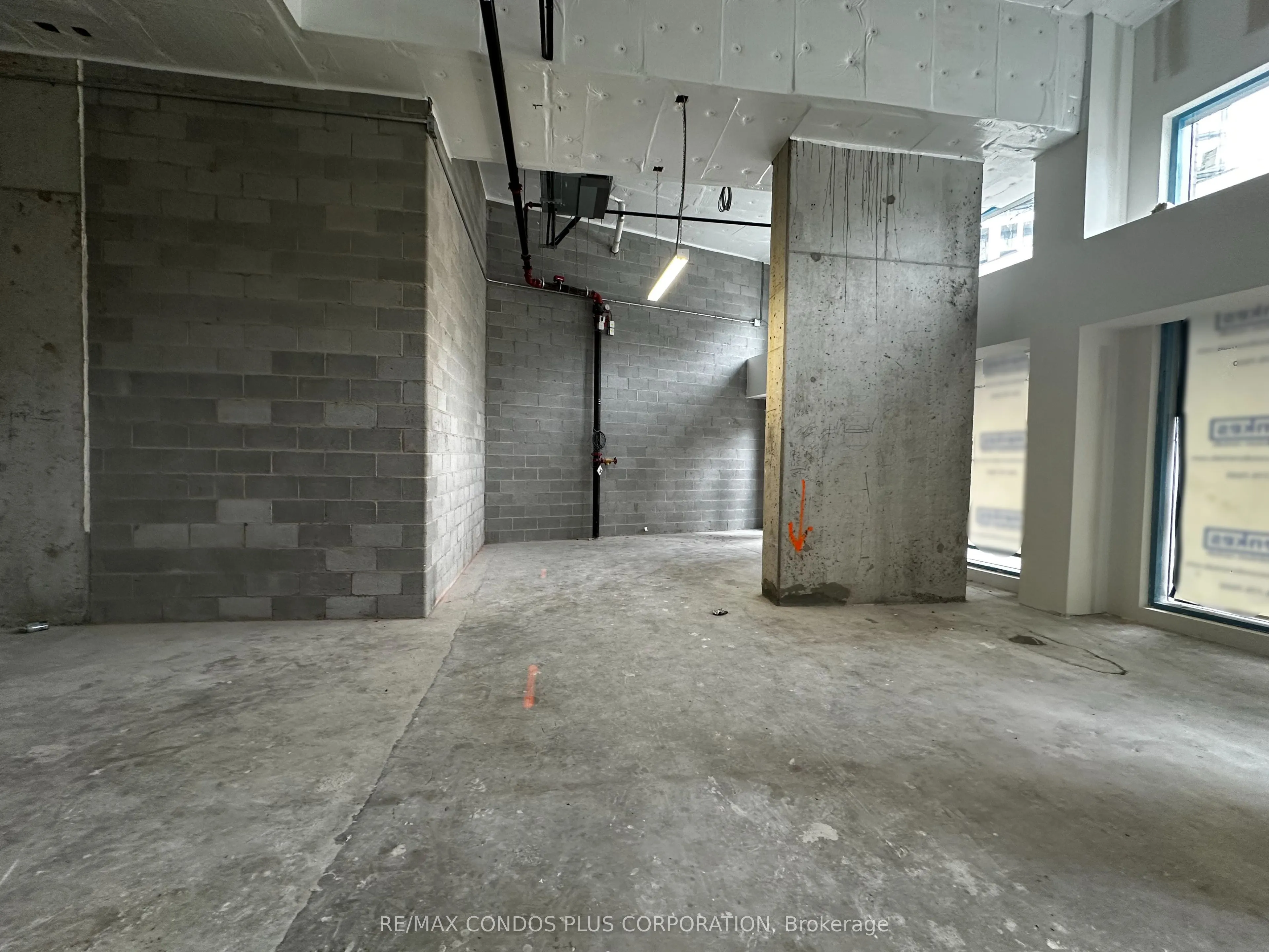 231 Dundas Street E