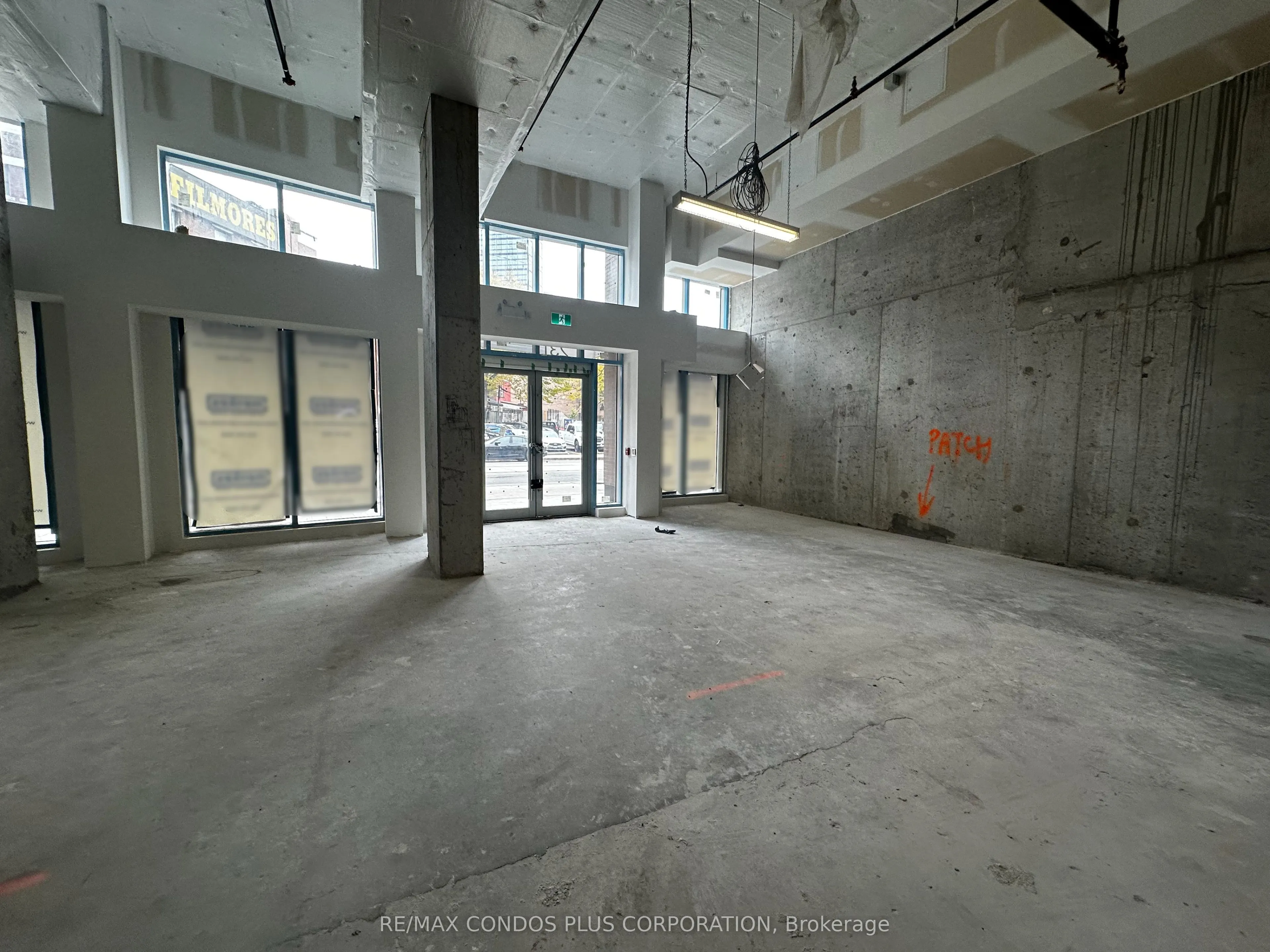 231 Dundas Street E