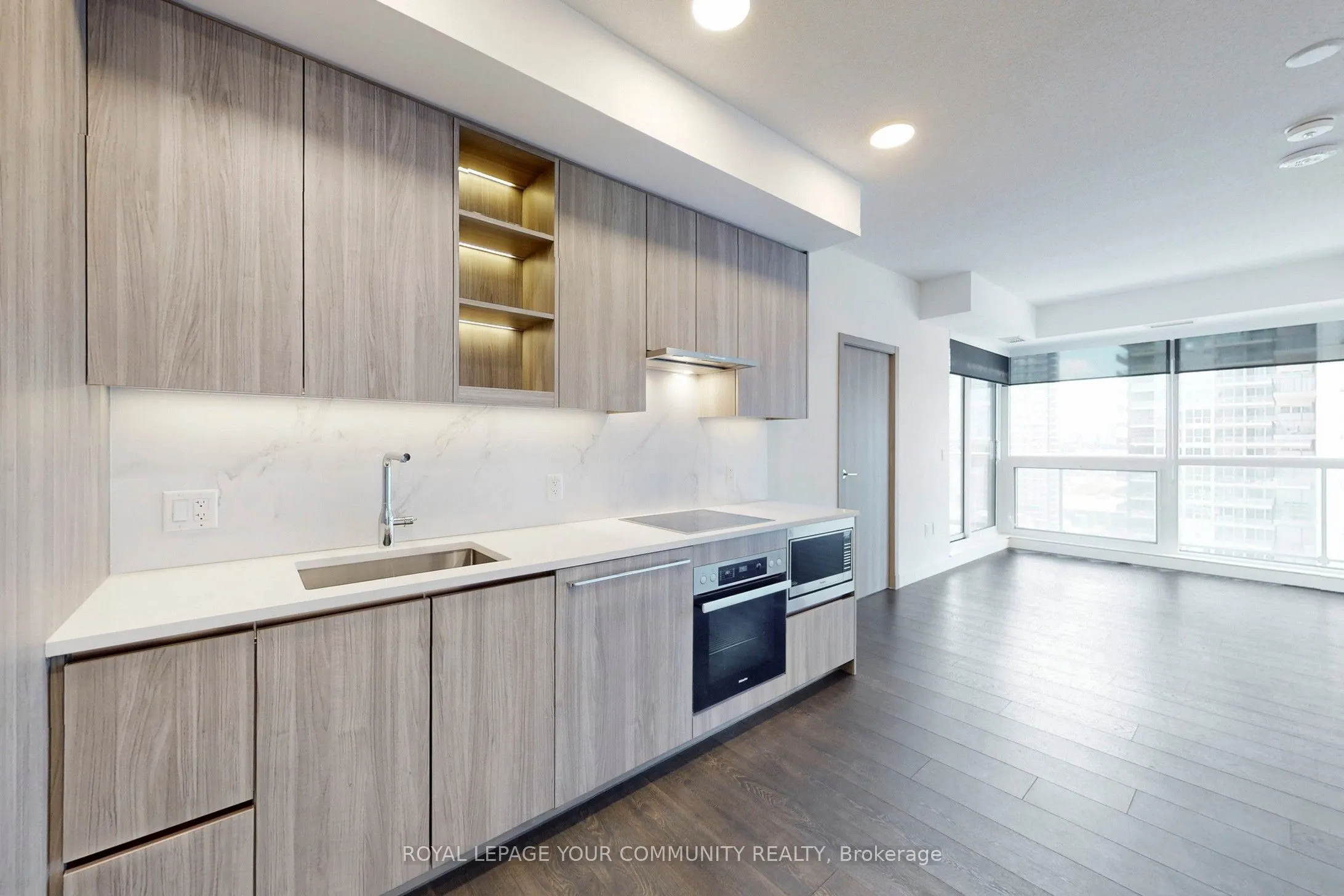 27 Mcmahon Drive, #1112