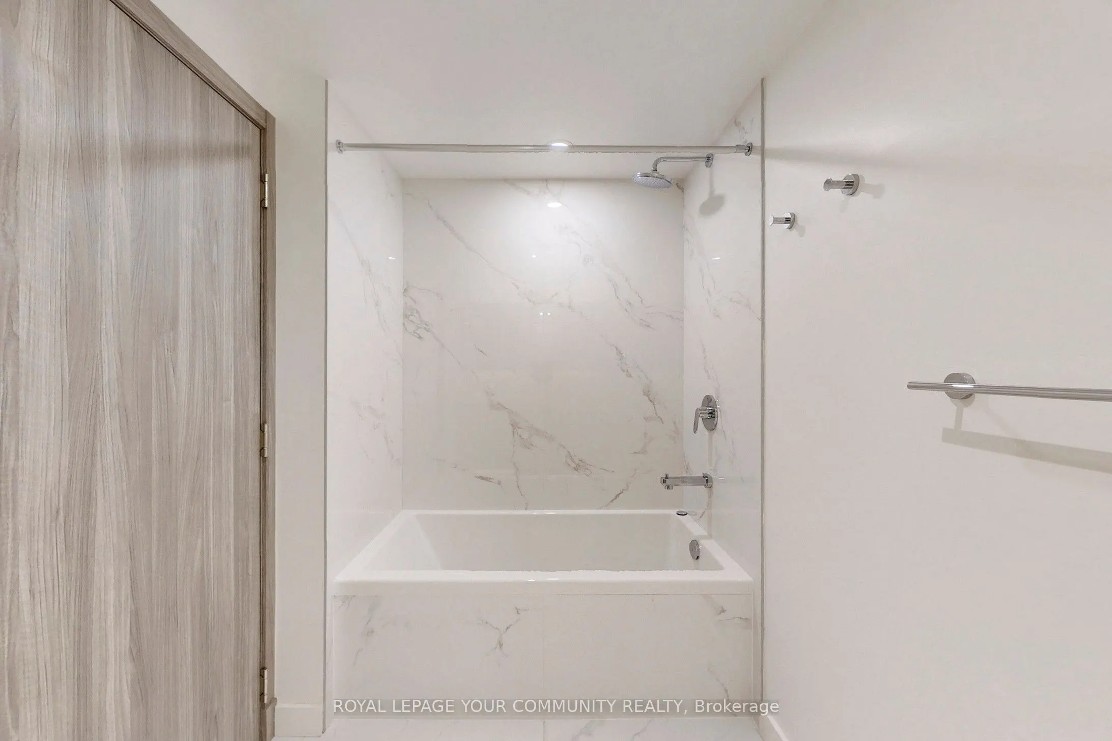 27 Mcmahon Drive, #1112