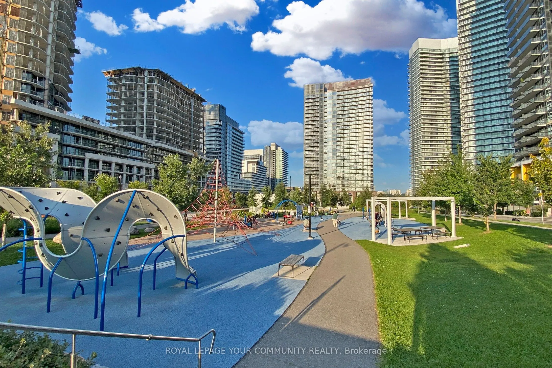 27 Mcmahon Drive, #1112