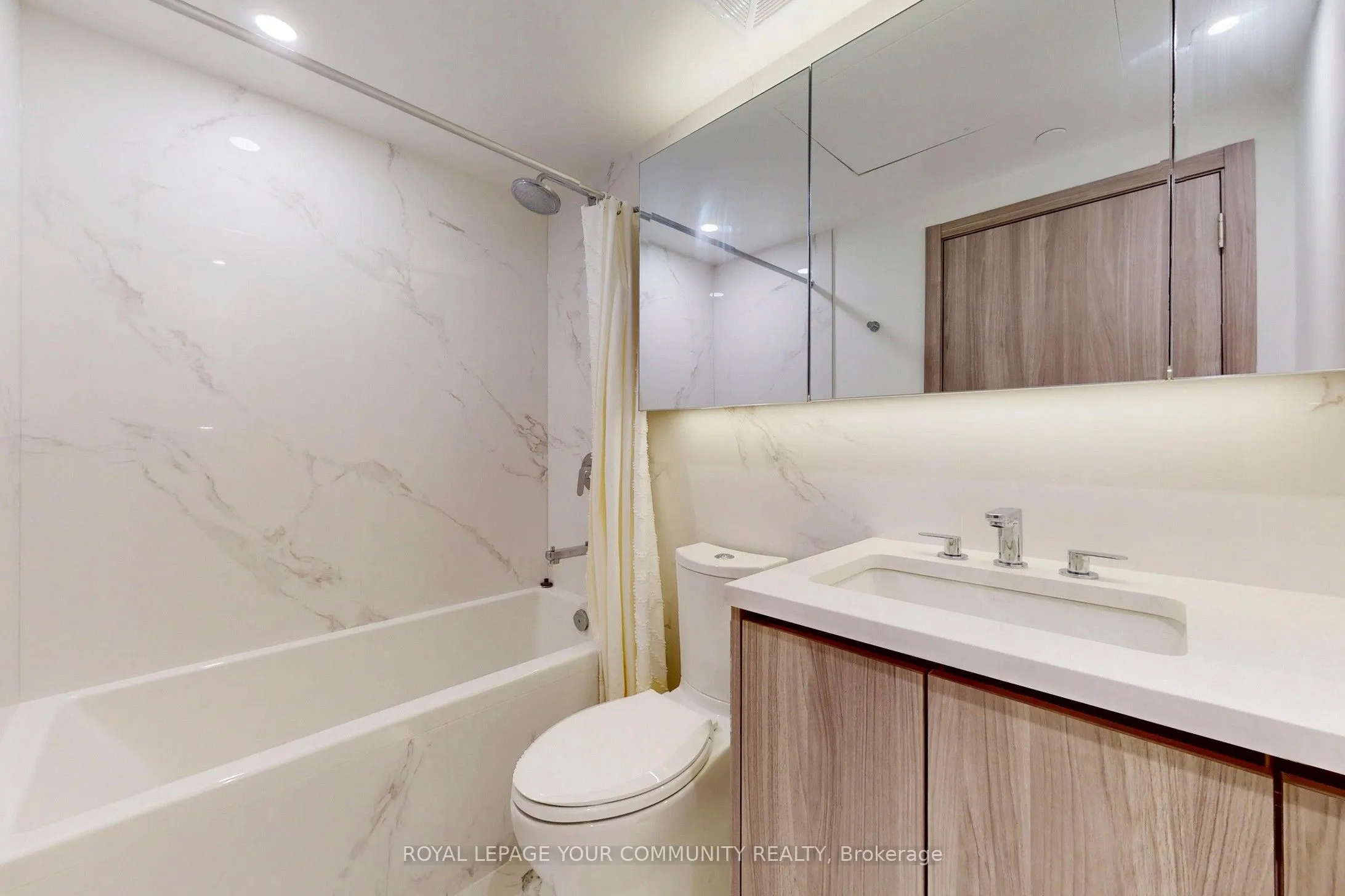 27 Mcmahon Drive, #1112