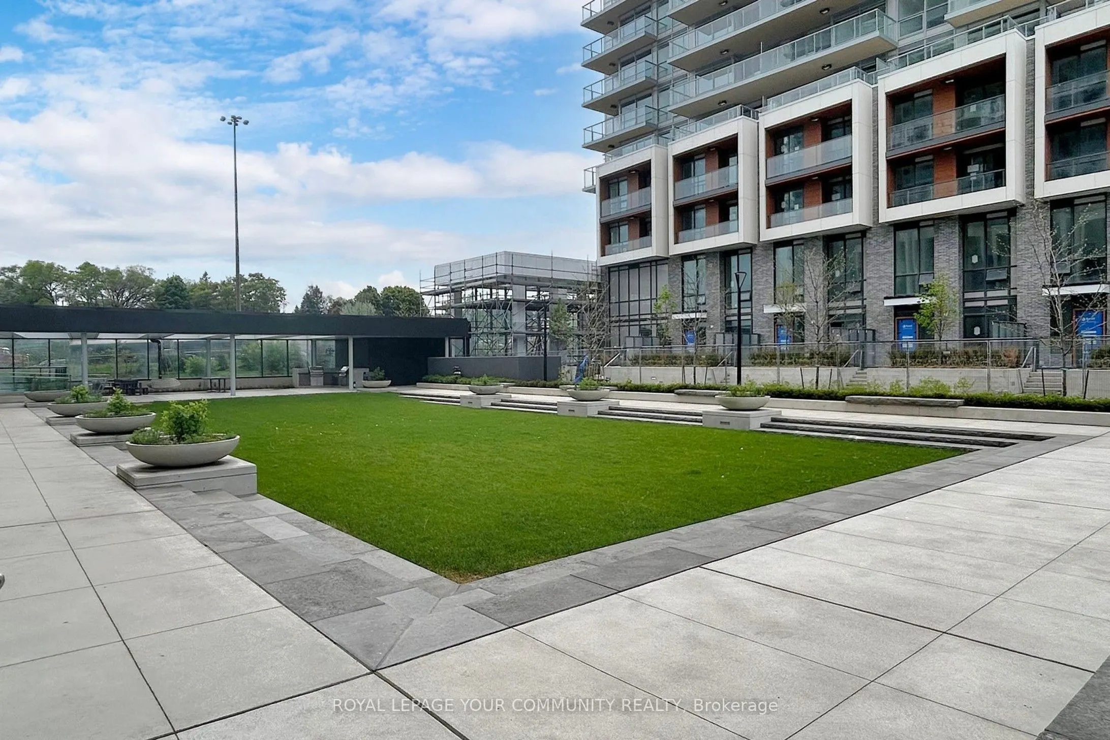 27 Mcmahon Drive, #1112