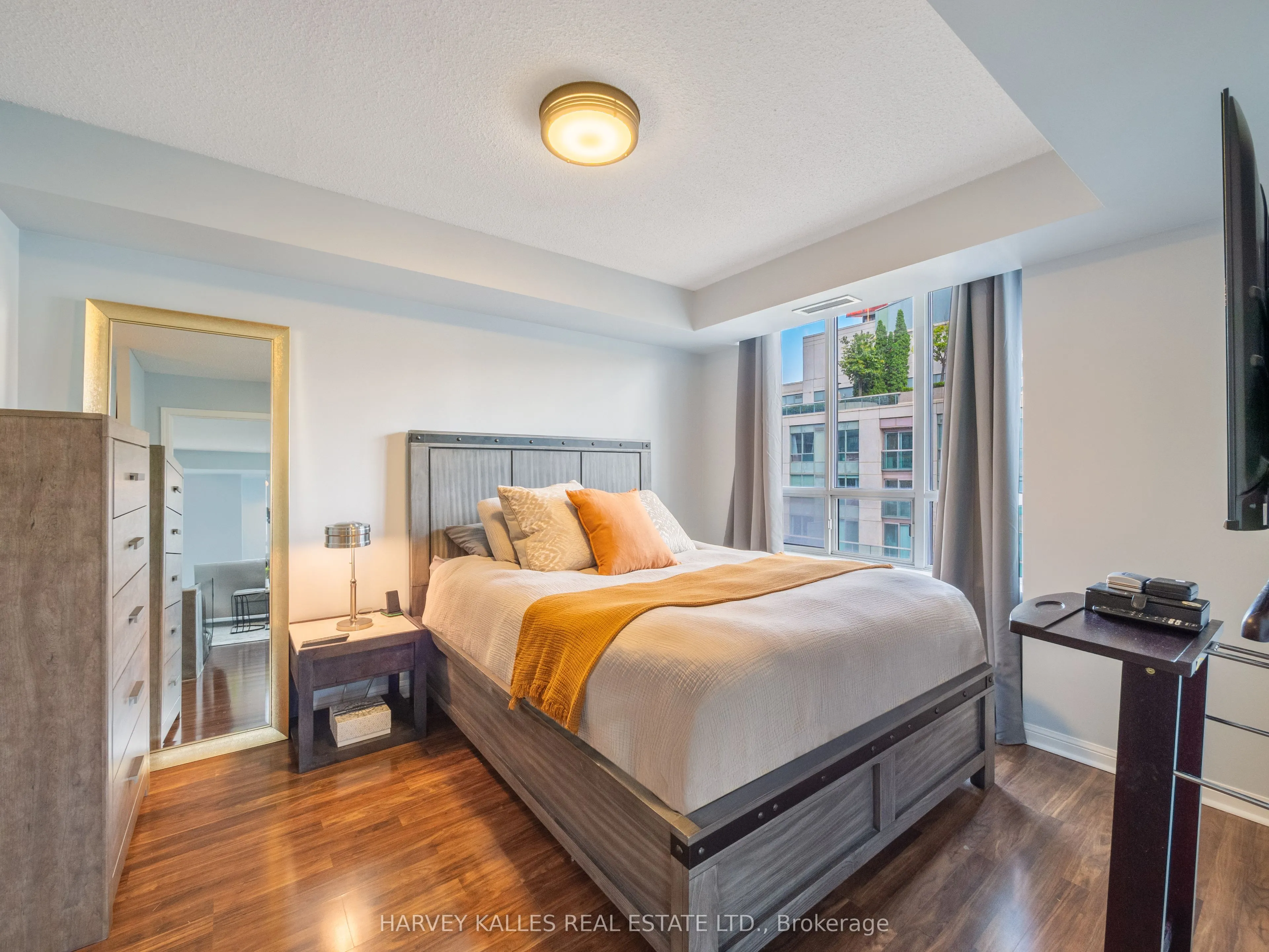 140 Simcoe Street, #1309
