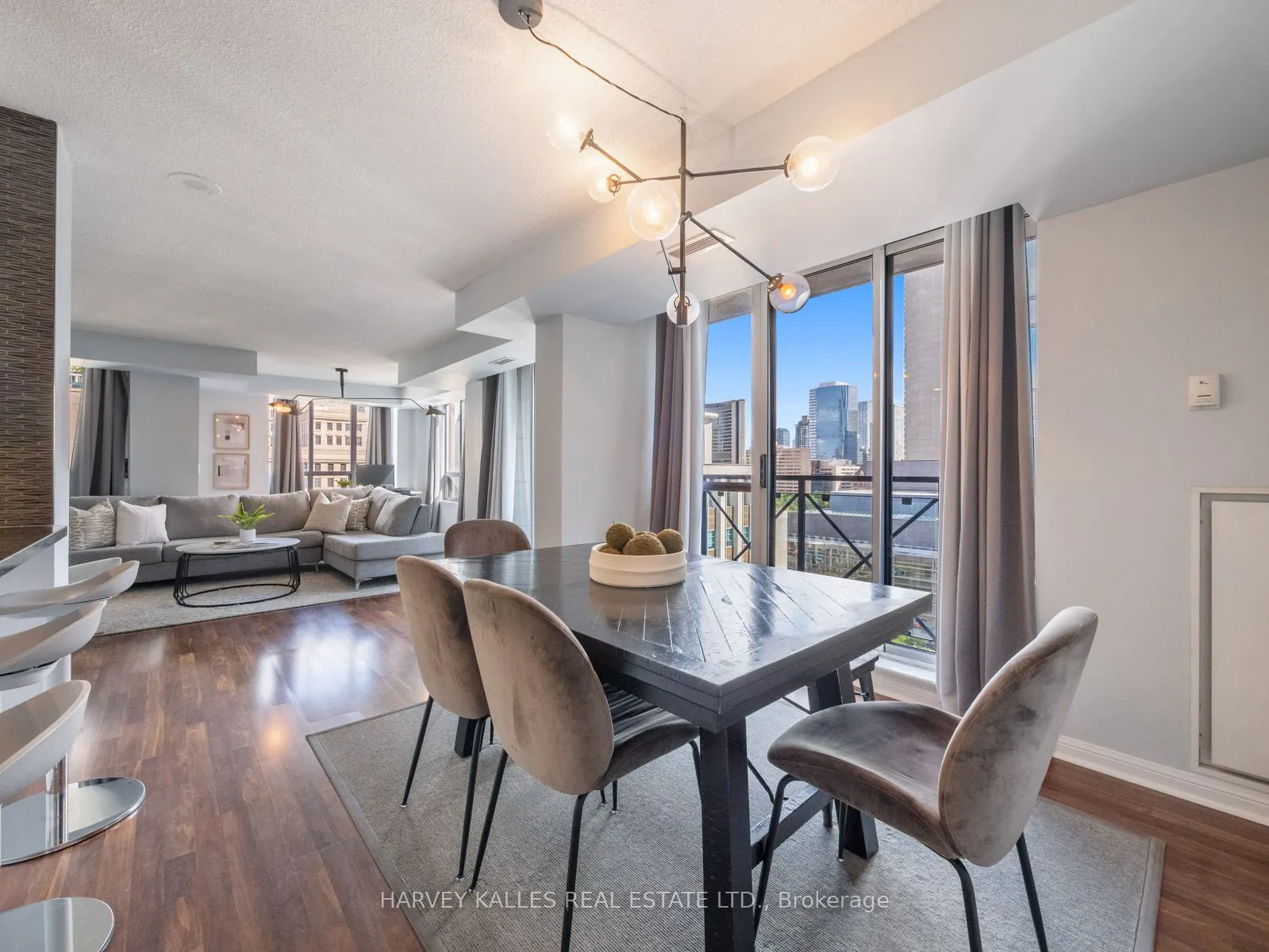 140 Simcoe Street, #1309