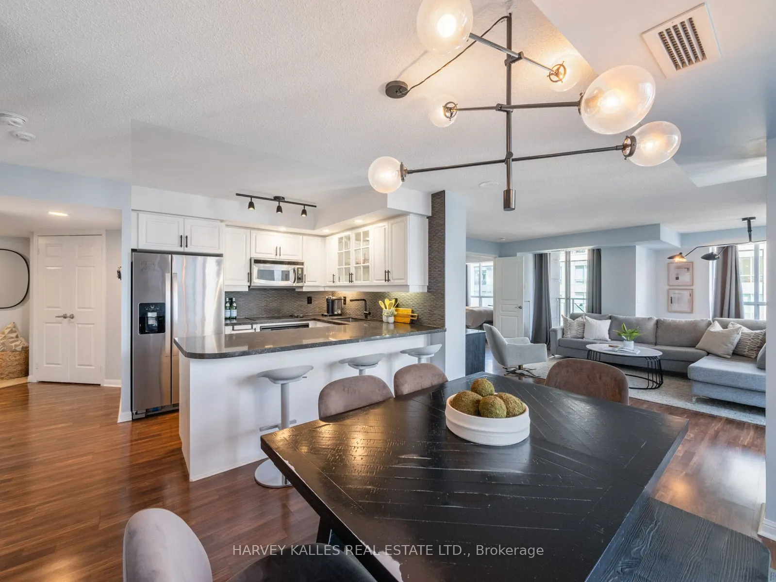 140 Simcoe Street, #1309