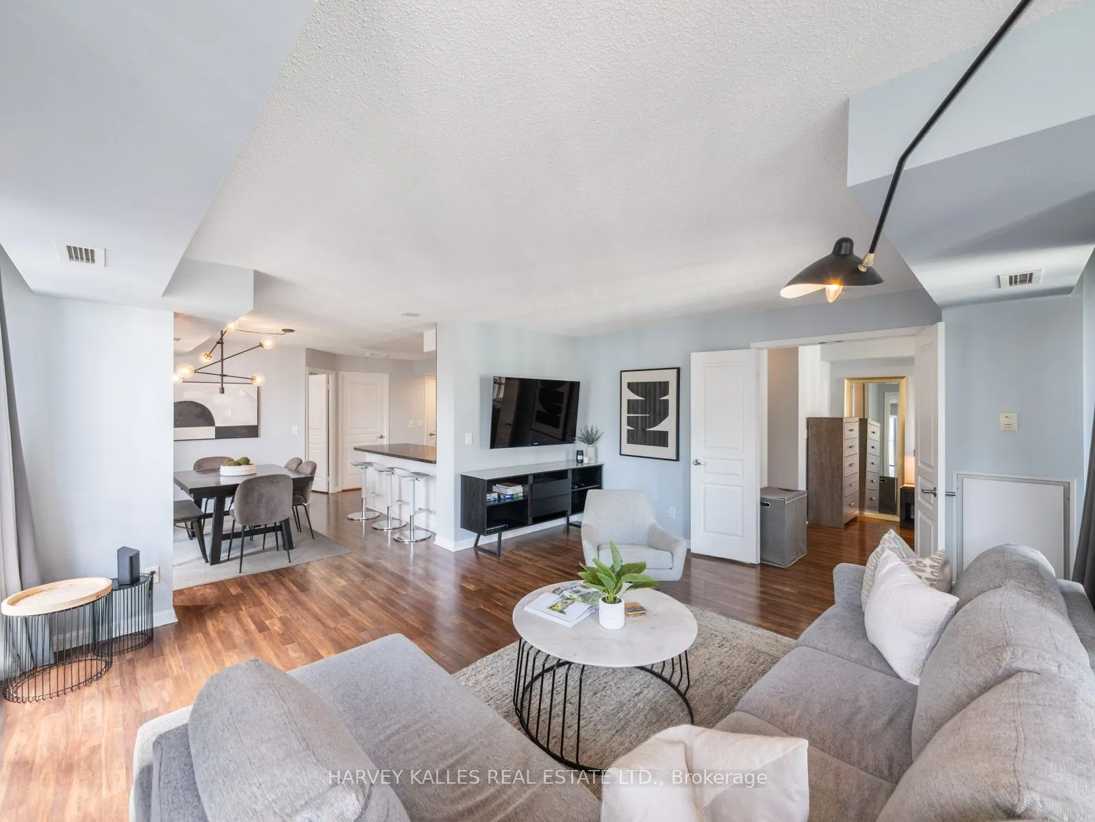 140 Simcoe Street, #1309