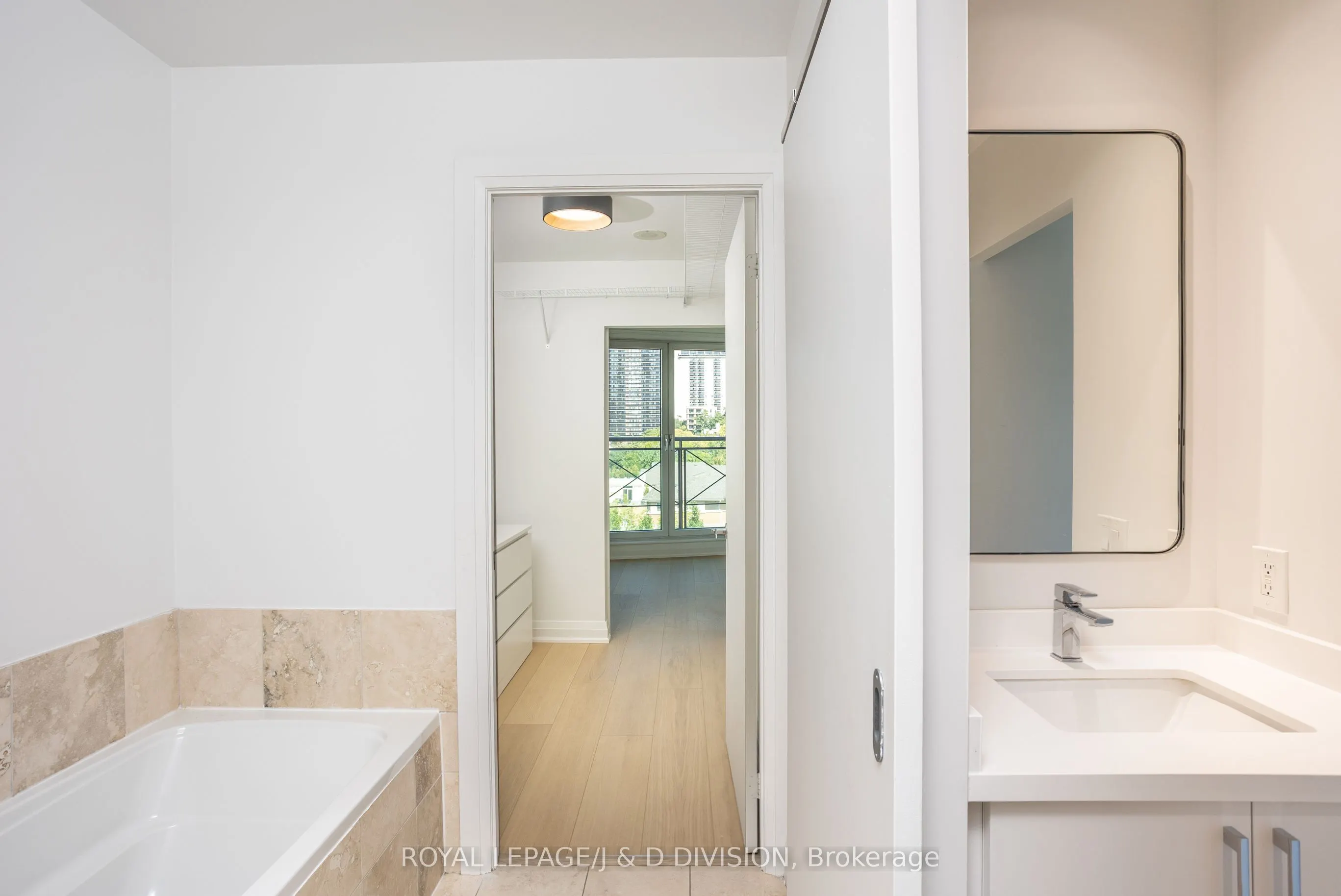 20 Scrivener Square, #606