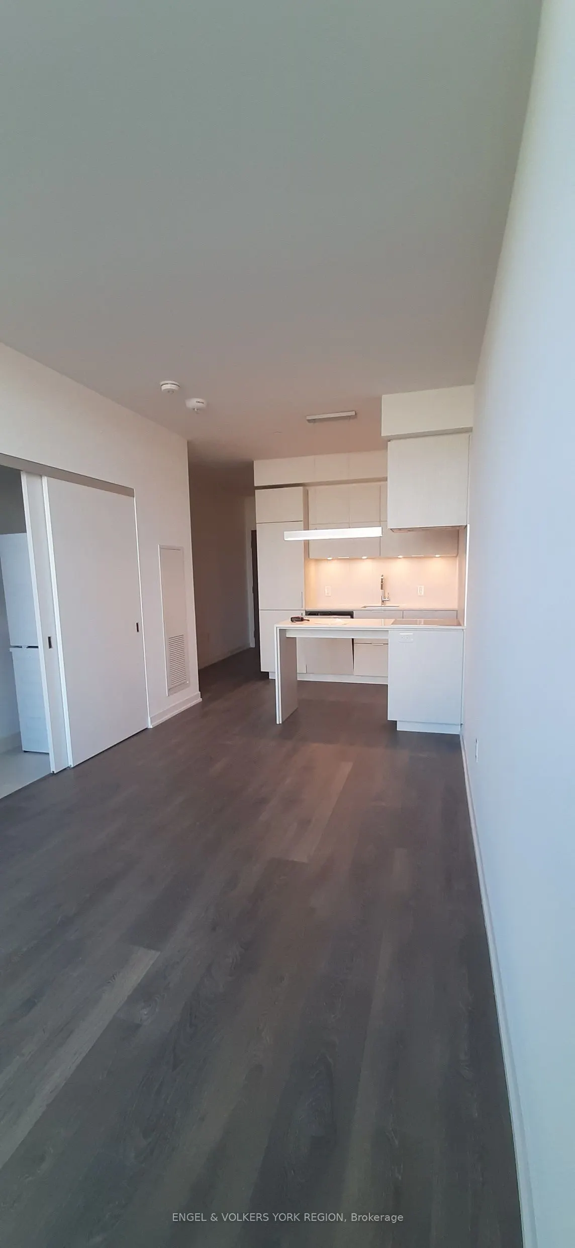 20 Richardson Street S, #301