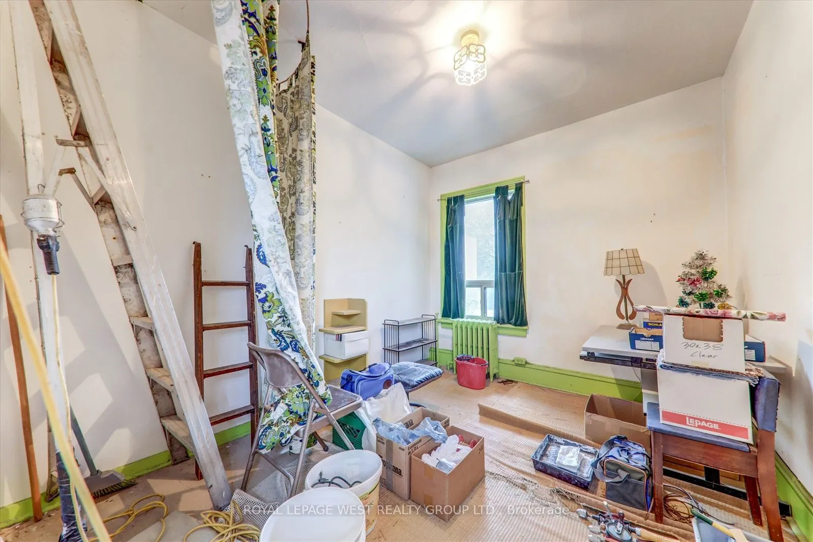 24 Augusta Avenue W