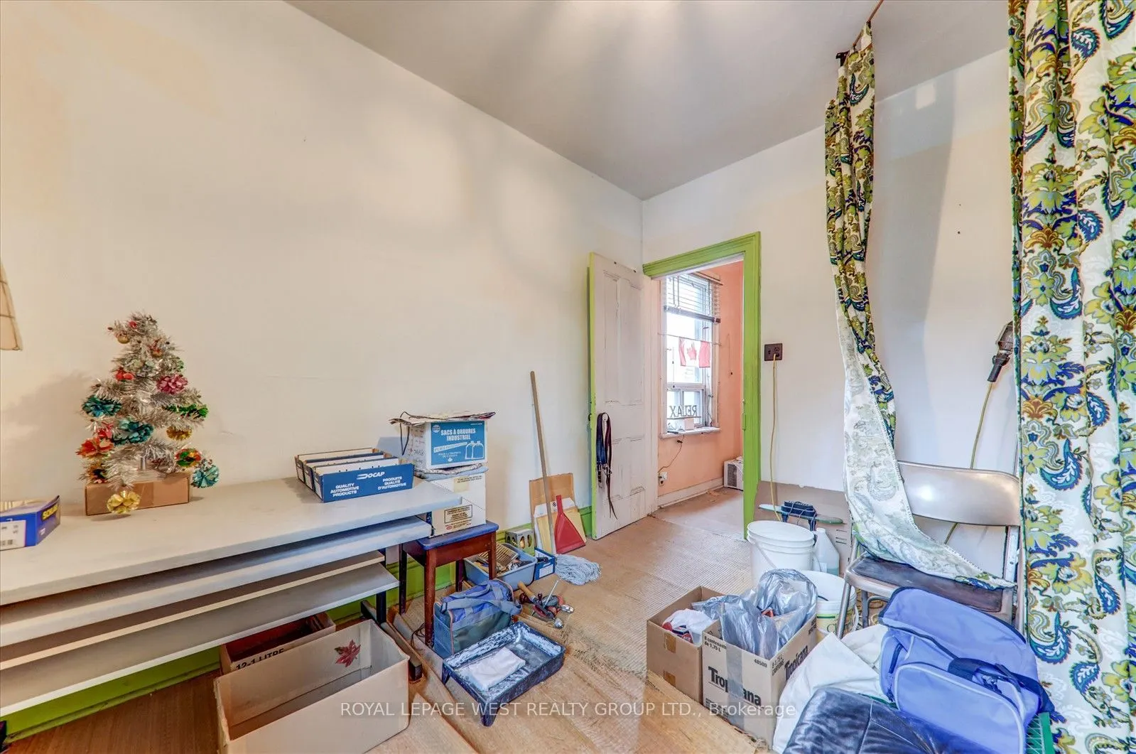 24 Augusta Avenue W