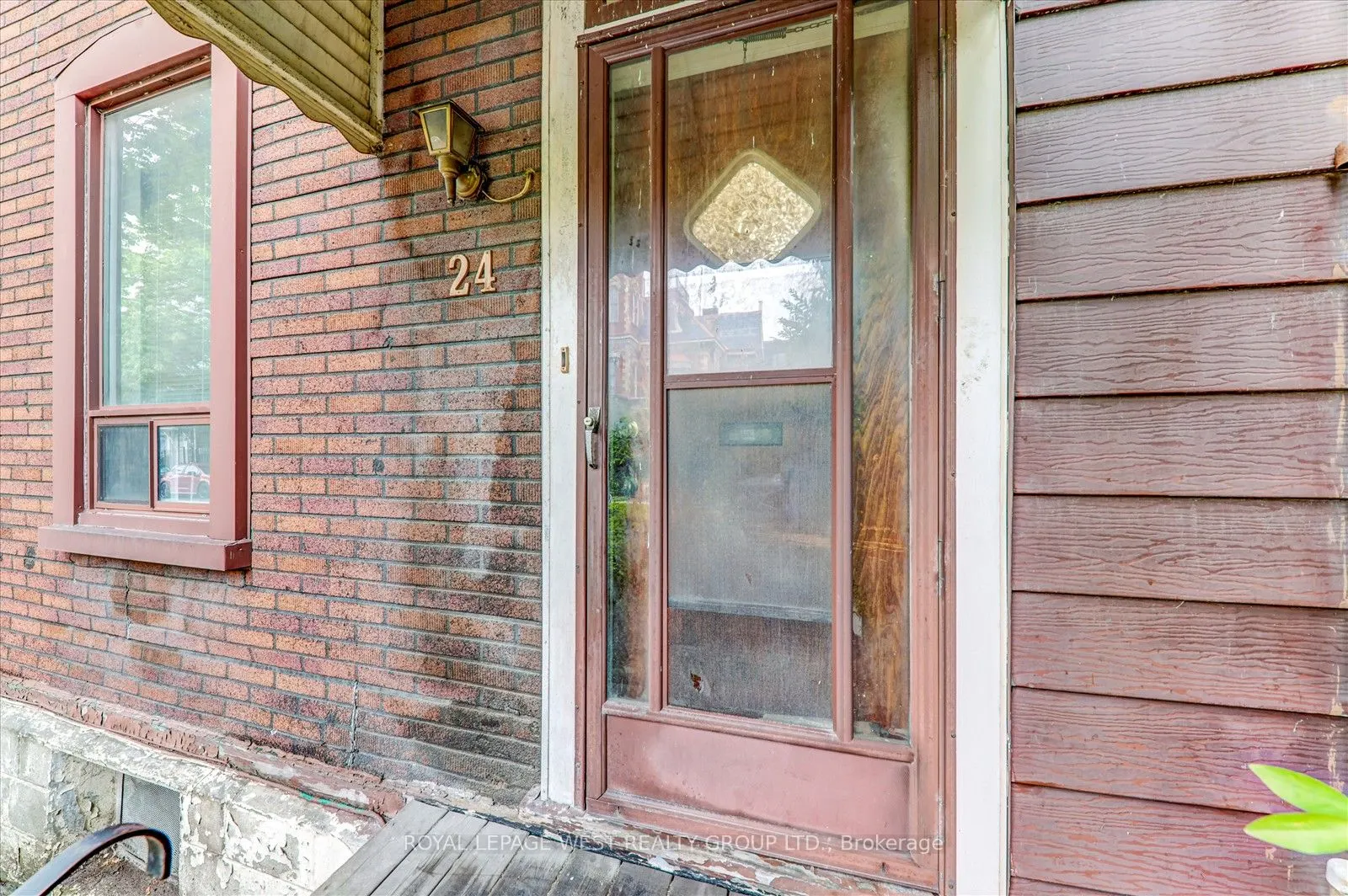 24 Augusta Avenue W