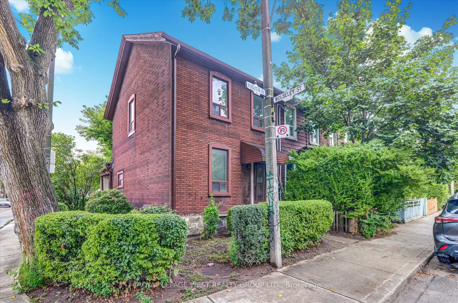 24 Augusta Avenue W
