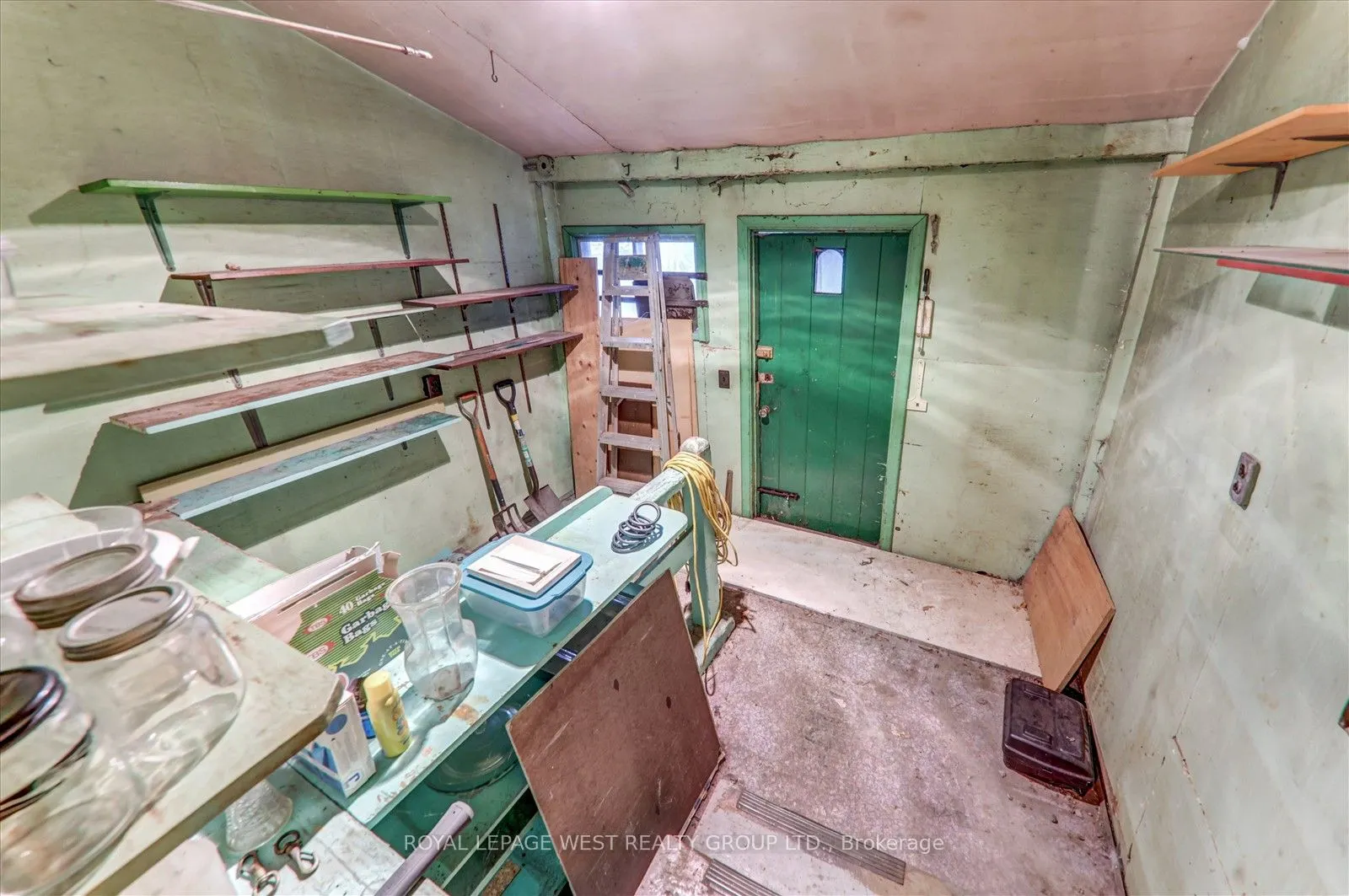 24 Augusta Avenue W
