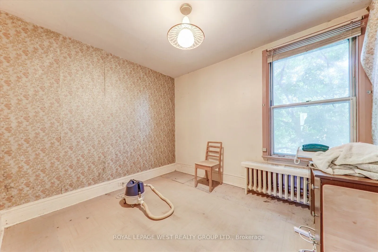 24 Augusta Avenue W