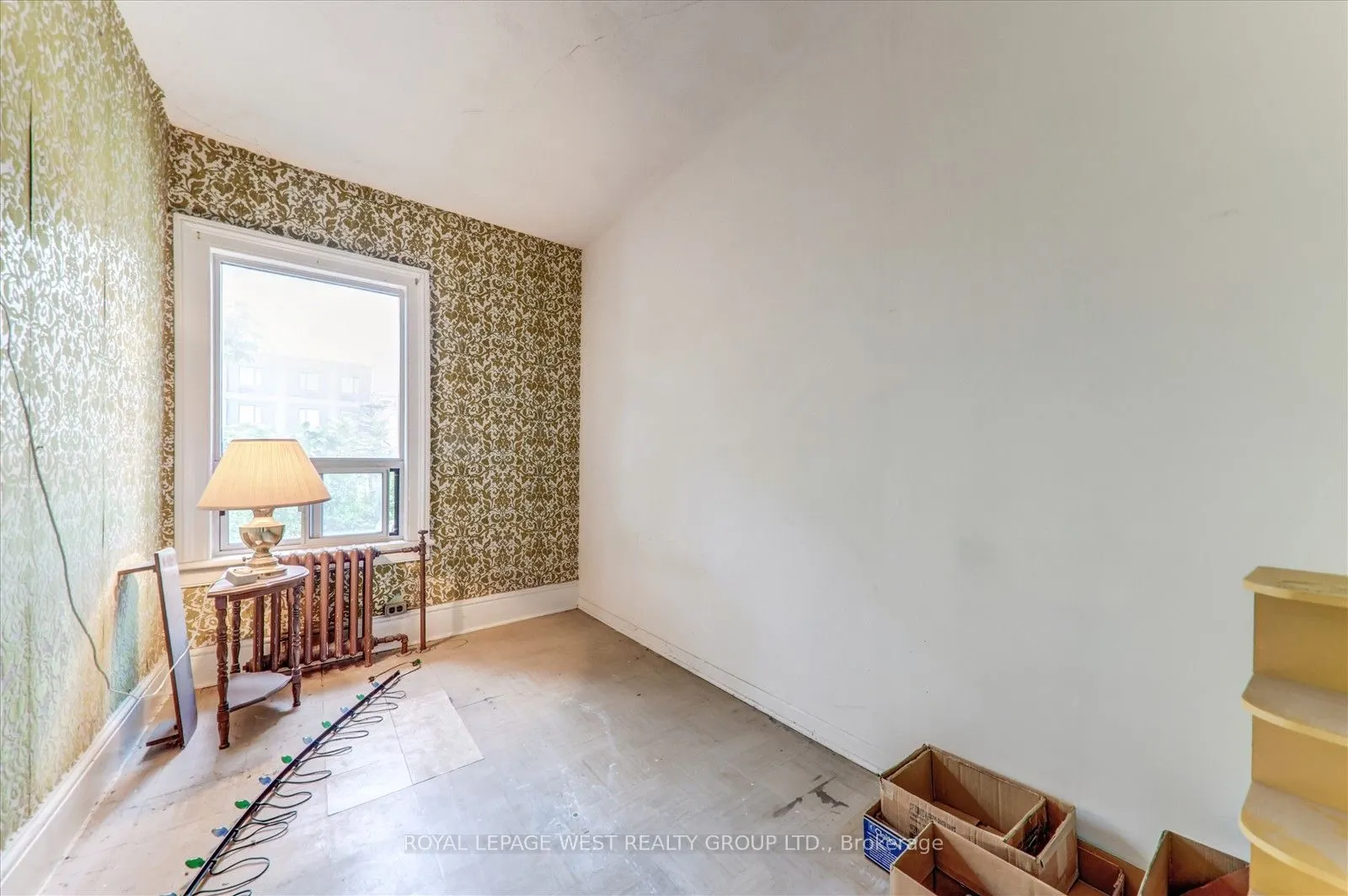 24 Augusta Avenue W