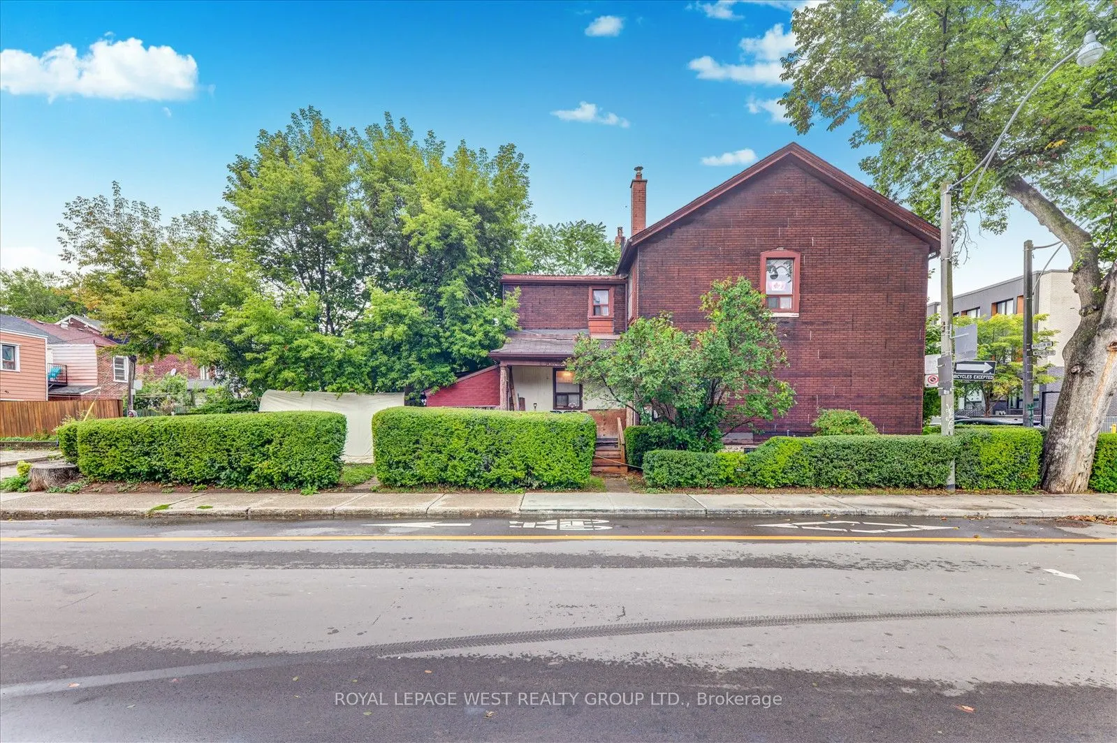24 Augusta Avenue W