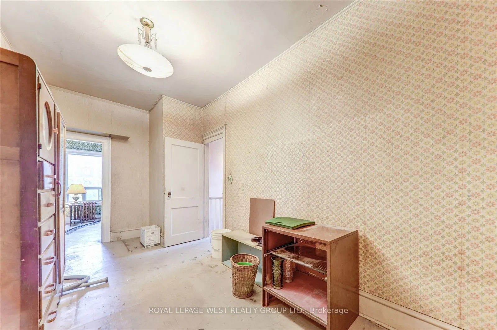 24 Augusta Avenue W