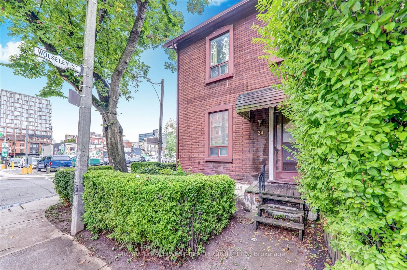 24 Augusta Avenue W