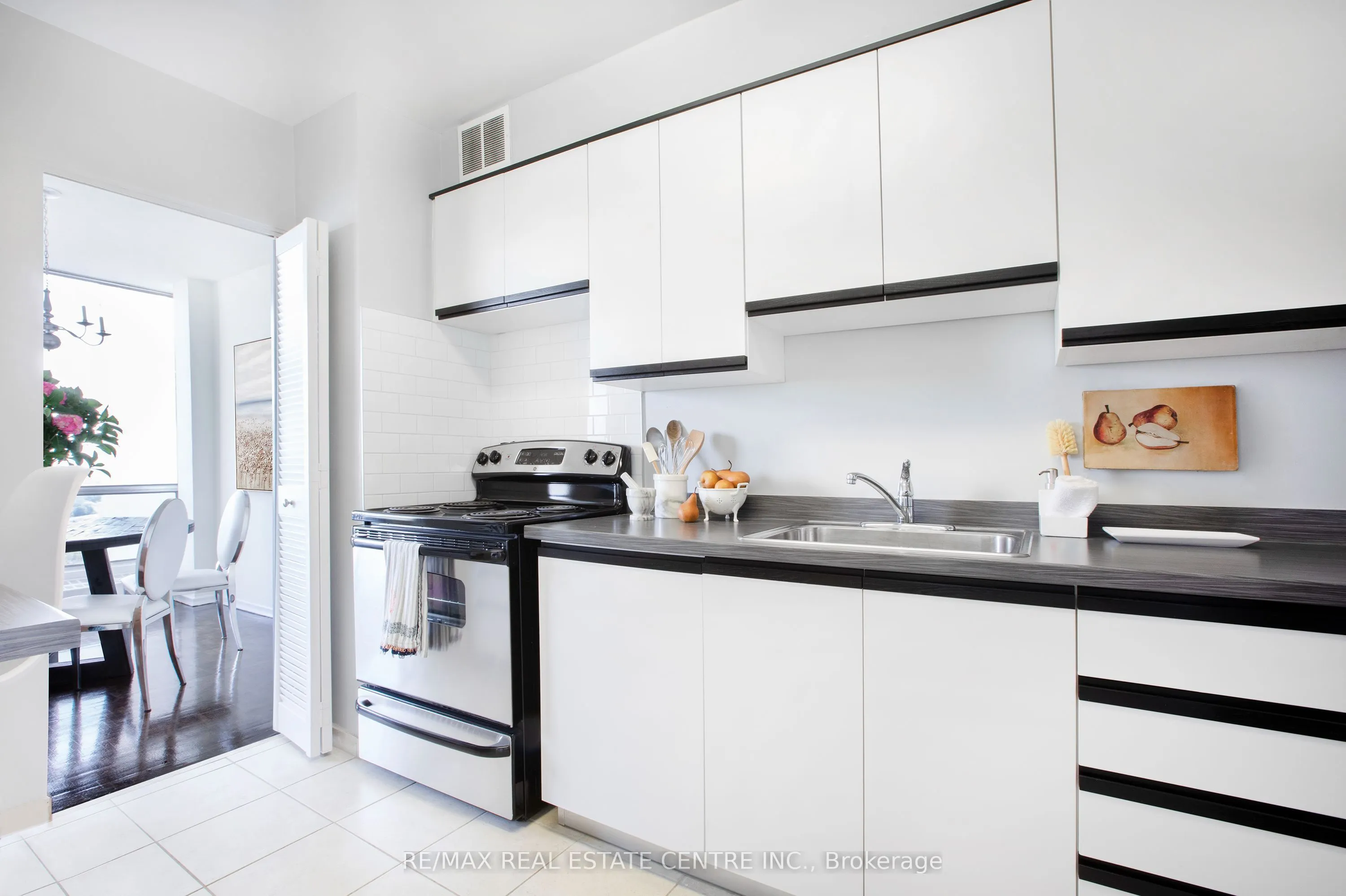 50 Graydon Hall Drive, #1015