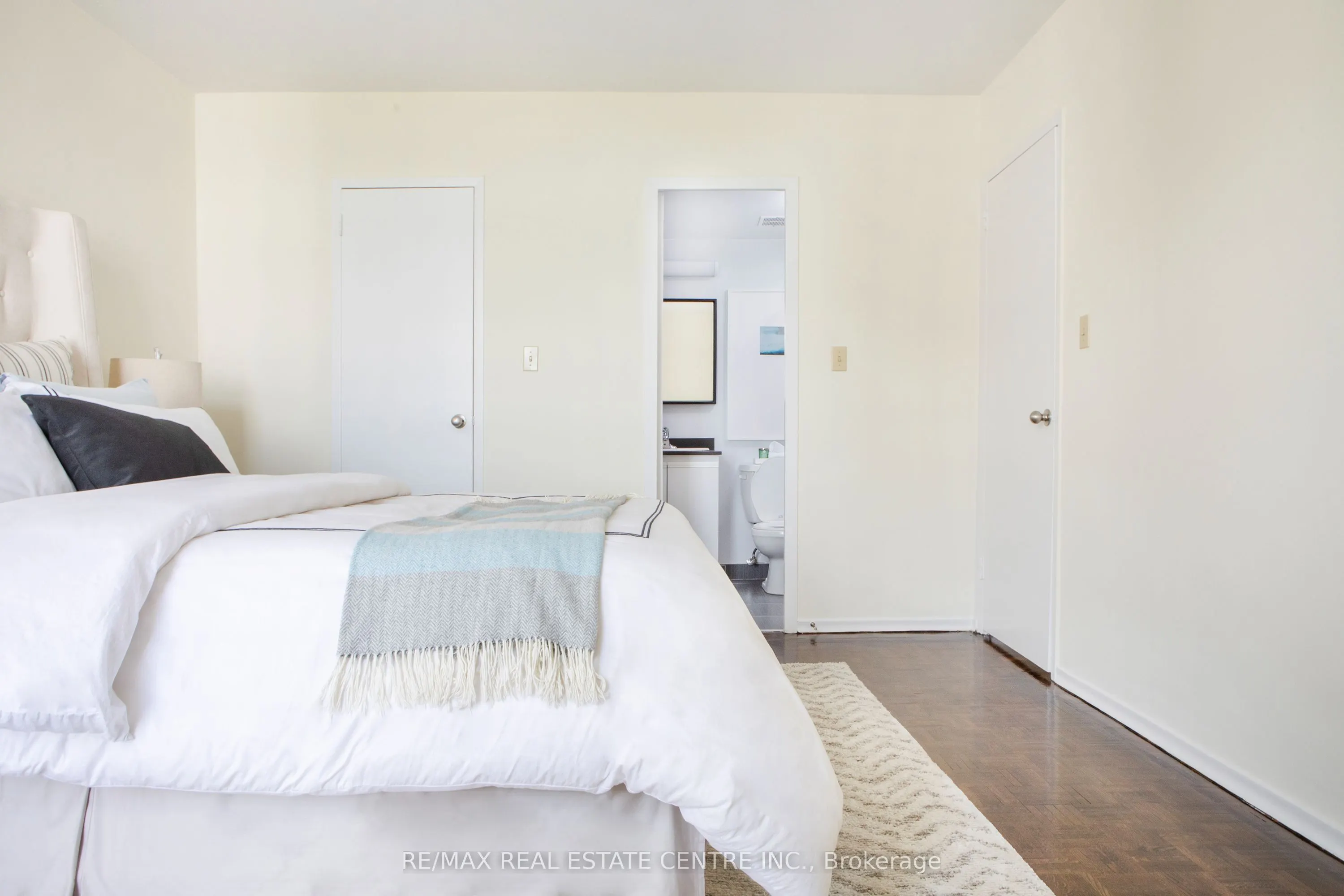 50 Graydon Hall Drive, #1015